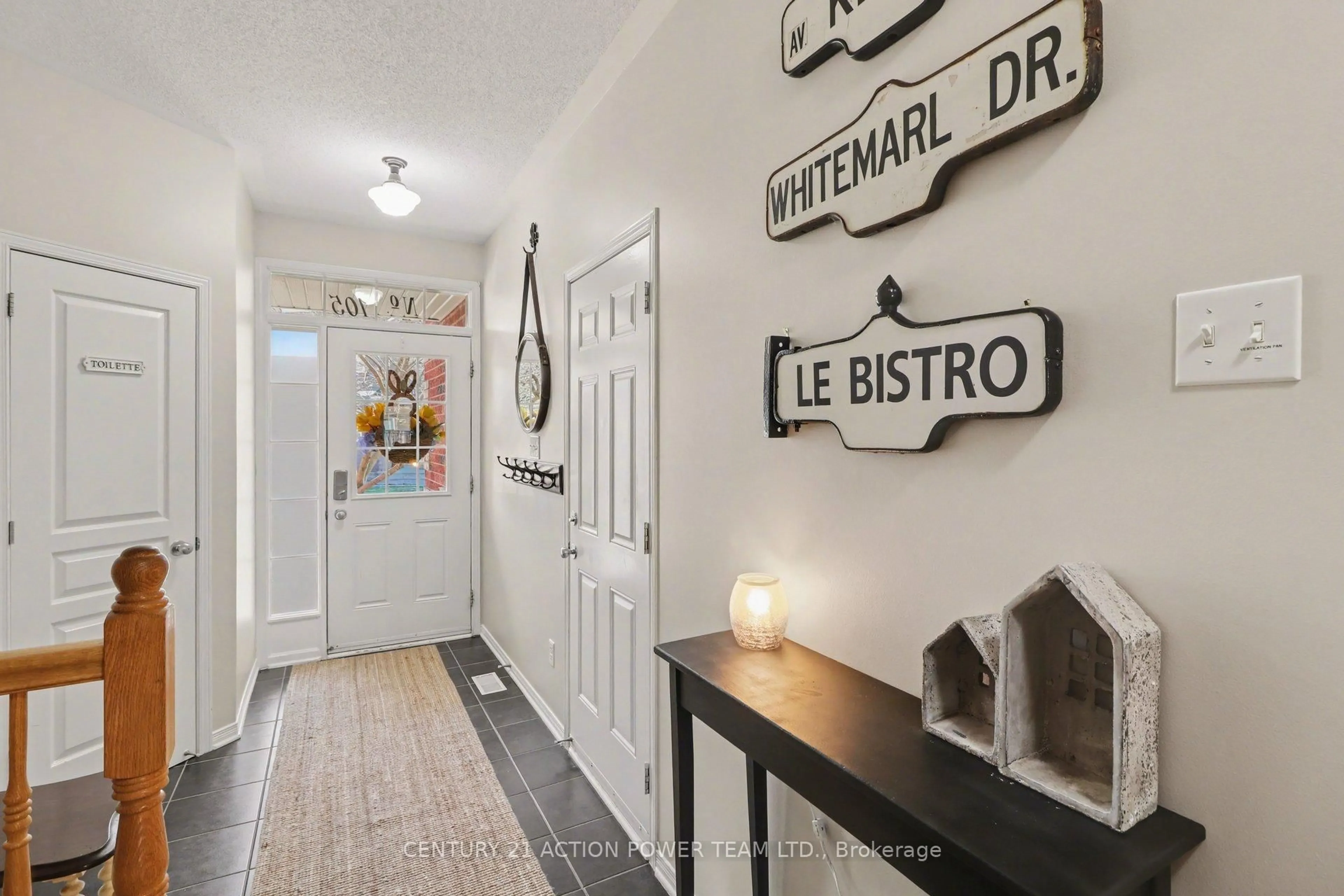 Indoor entryway for 105 Destiny Private, Ottawa Ontario K4A 0K6
