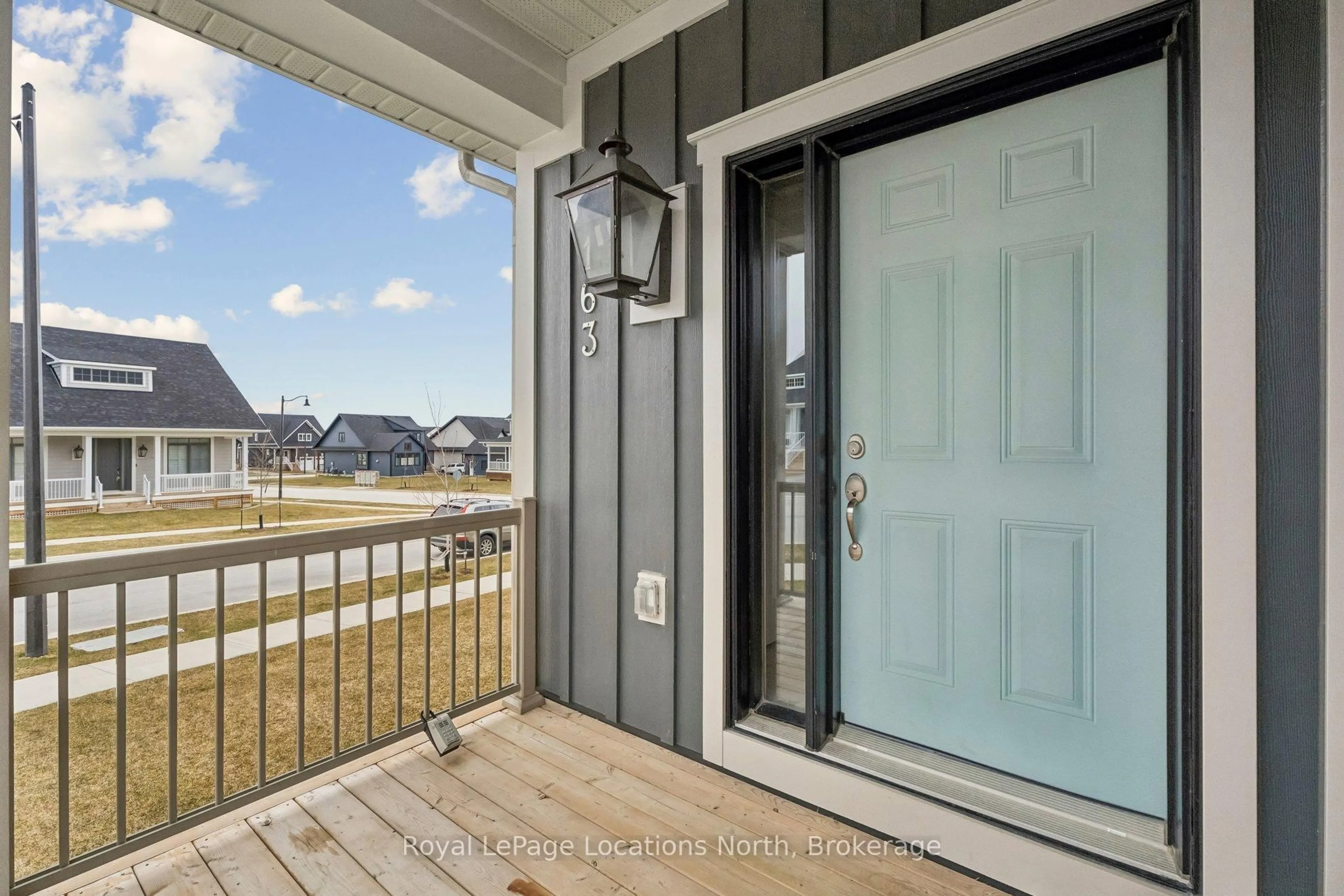 Indoor entryway for 163 Courtland St, Blue Mountains Ontario L9Y 5L7