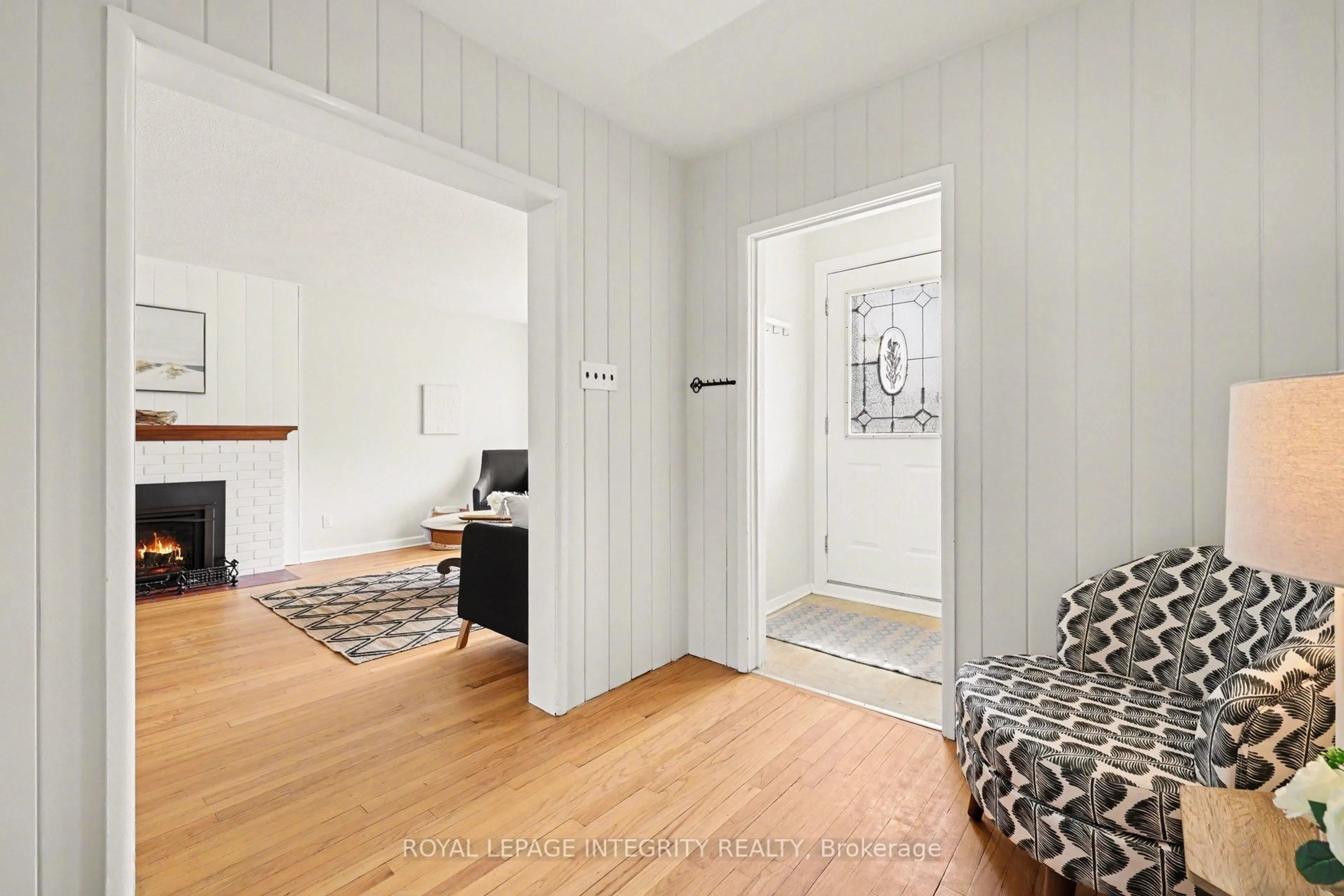 Indoor entryway for 1199 Stanton Rd, Ottawa Ontario K2C 3C9