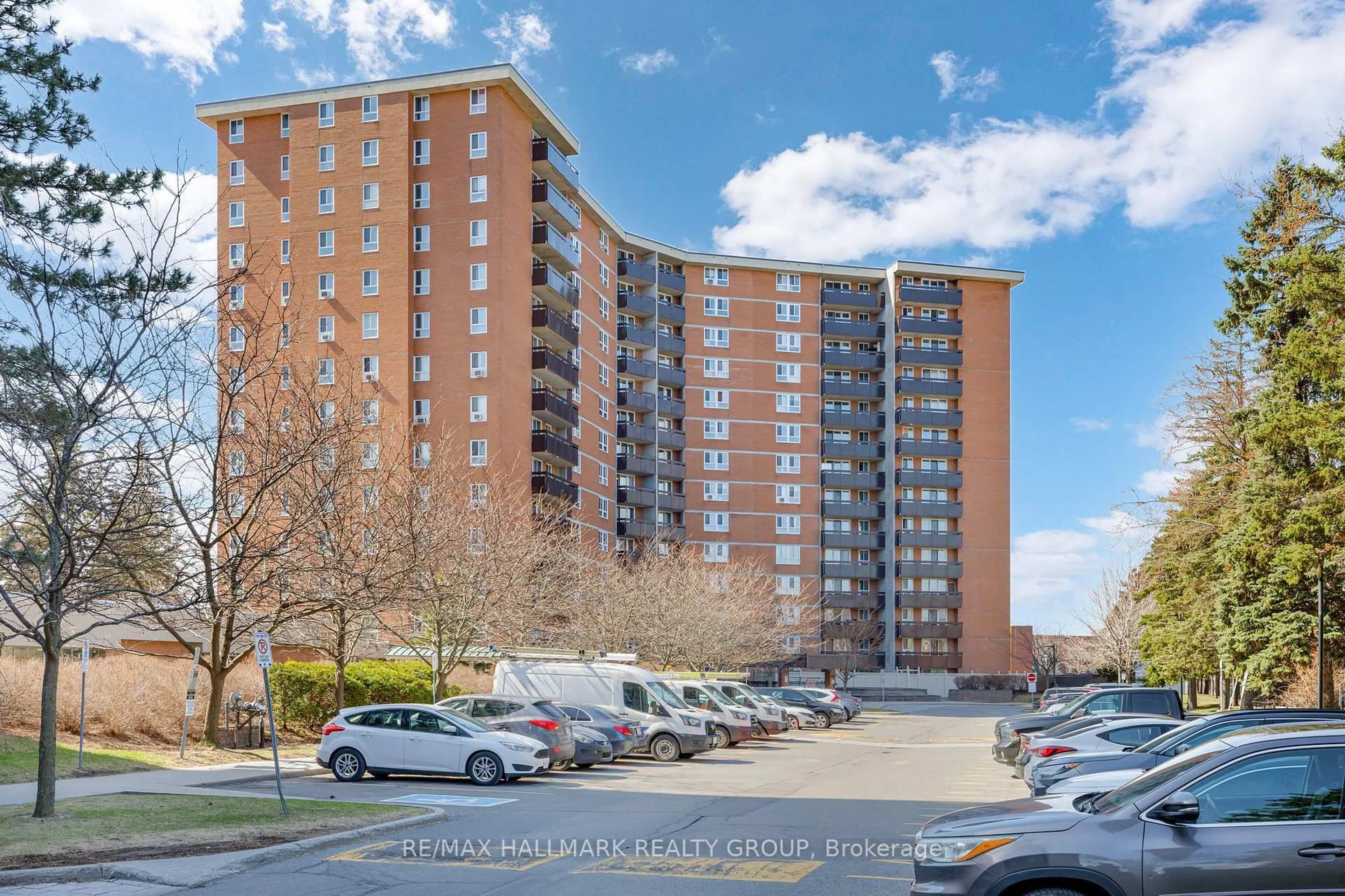 A pic from outside/outdoor area/front of a property/back of a property/a pic from drone, street for 2000 Jasmine Cres #209, Ottawa Ontario K1J 8K4