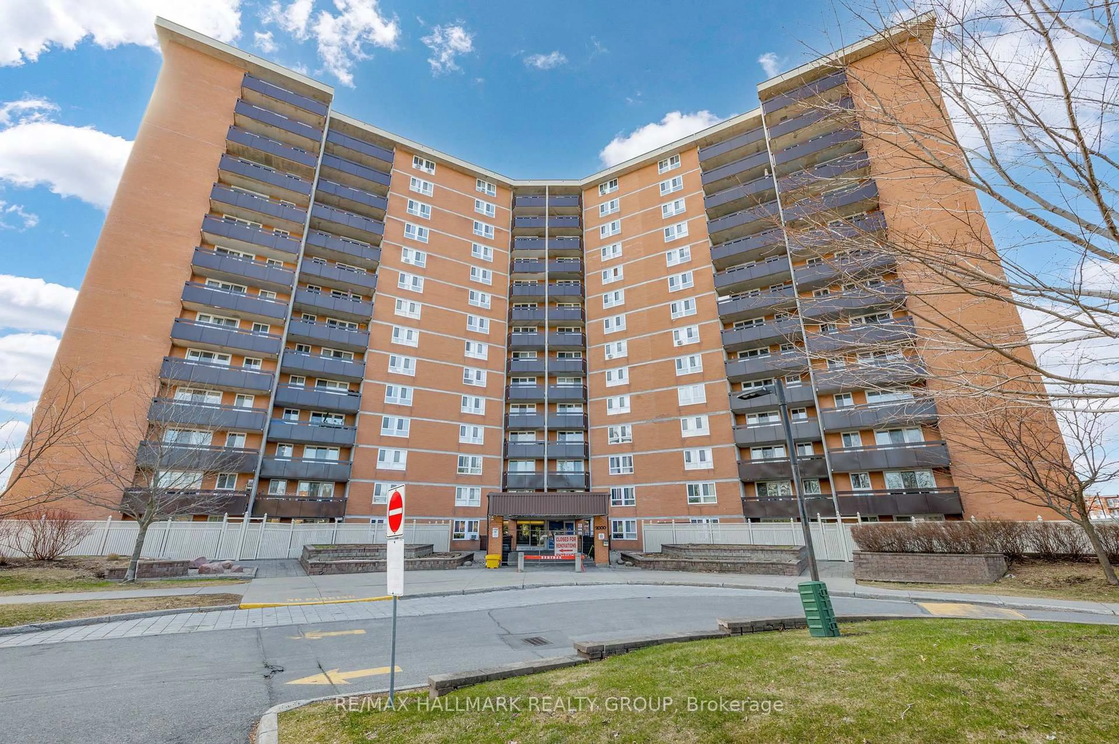 Unknown for 2000 Jasmine Cres #209, Ottawa Ontario K1J 8K4