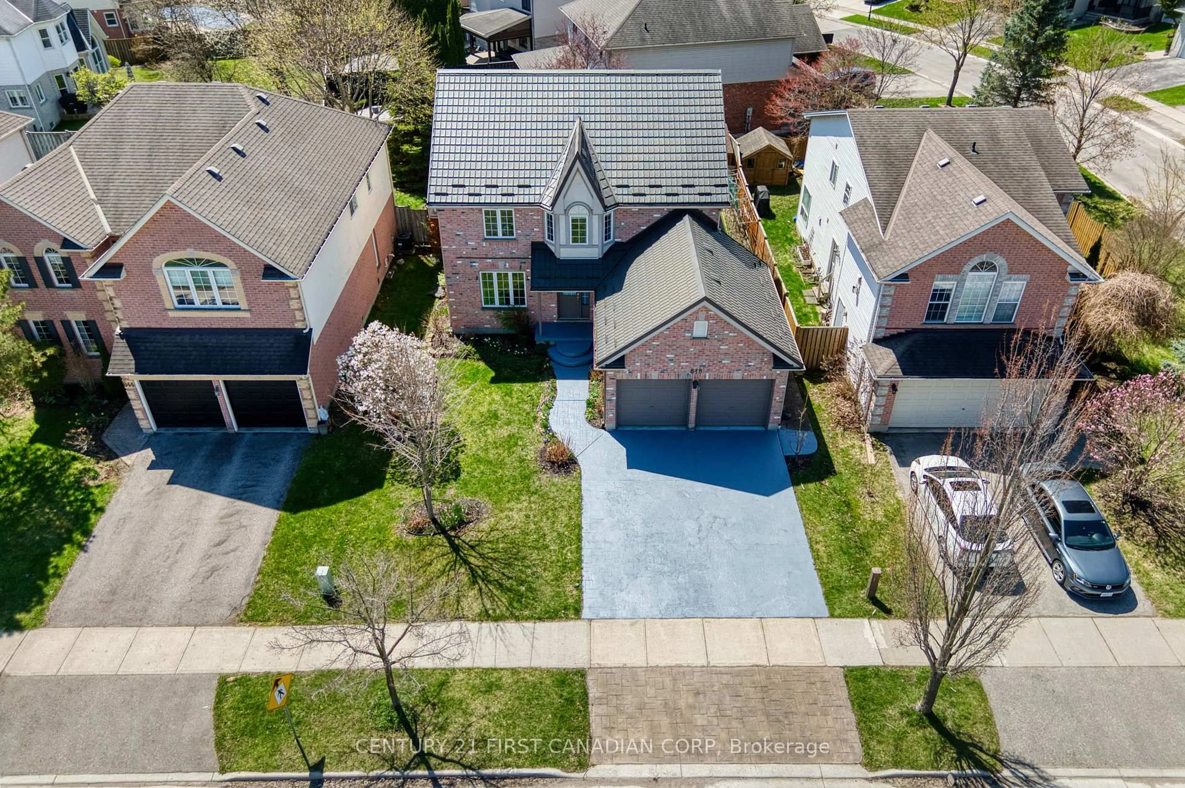A pic from outside/outdoor area/front of a property/back of a property/a pic from drone, street for 848 Guildwood Blvd, London North Ontario N6H 5E4