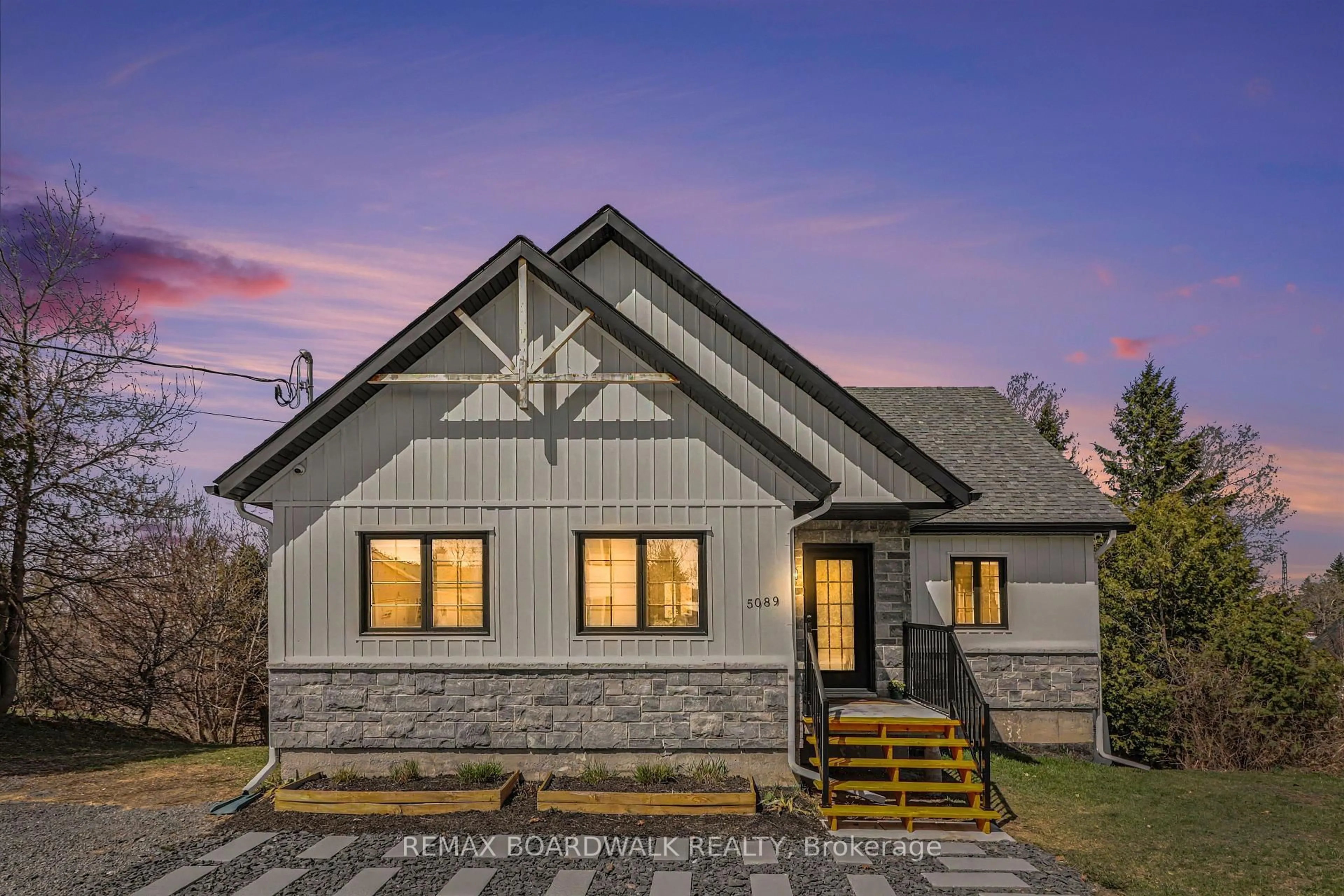 Home with vinyl exterior material, unknown for 5089 County Rd 10 Rd, The Nation Ontario K0B 1G0