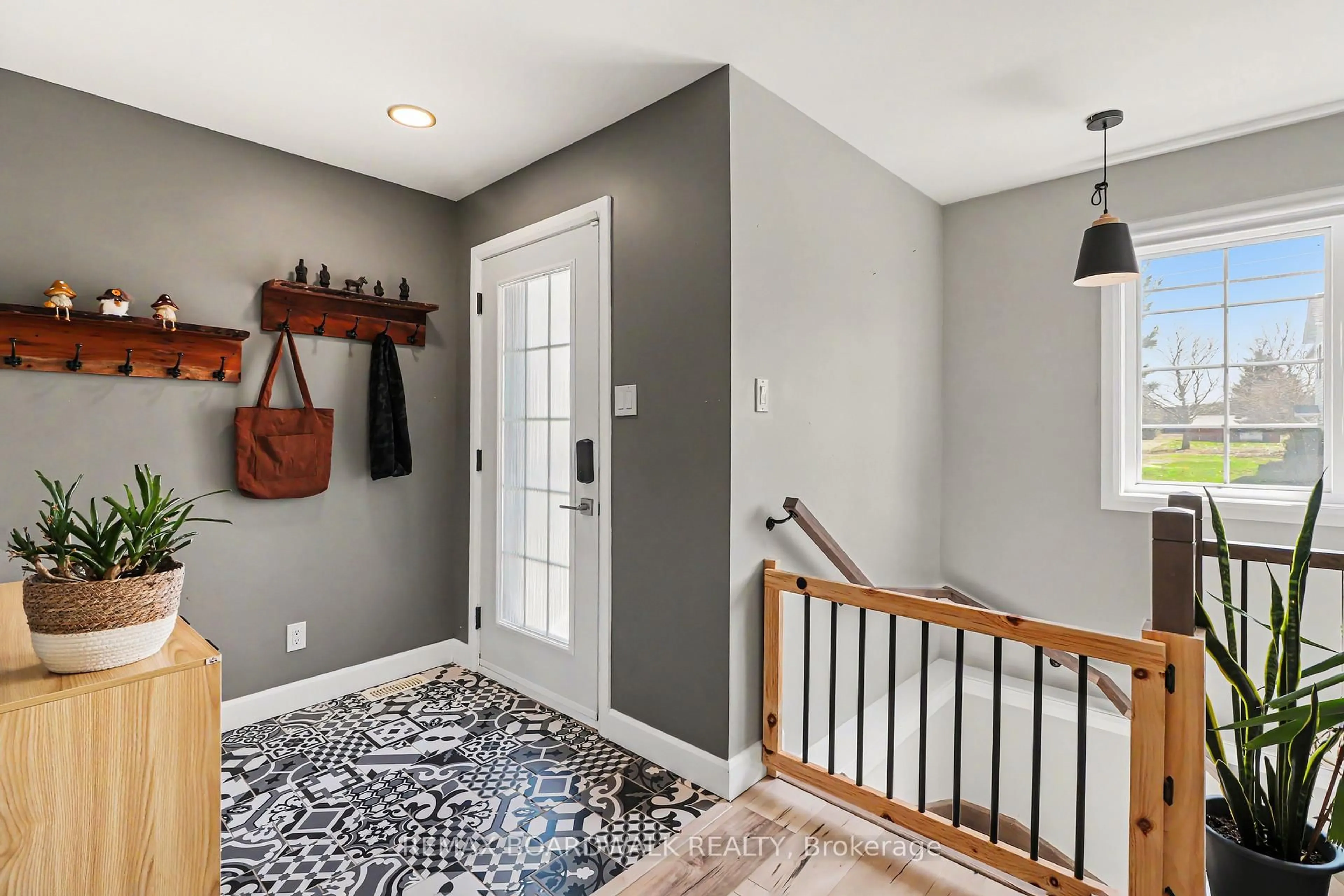 Indoor entryway for 5089 County Rd 10 Rd, The Nation Ontario K0B 1G0