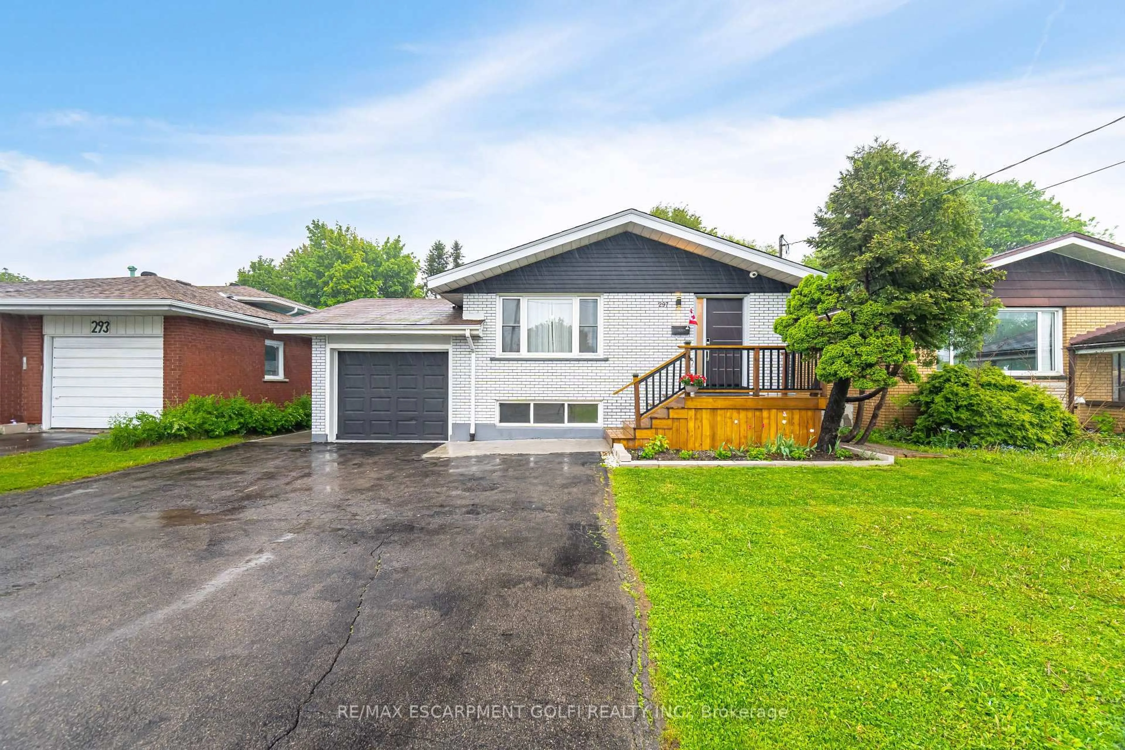 A pic from outside/outdoor area/front of a property/back of a property/a pic from drone, street for 297 Mohawk Rd, Hamilton Ontario L9C 1W2