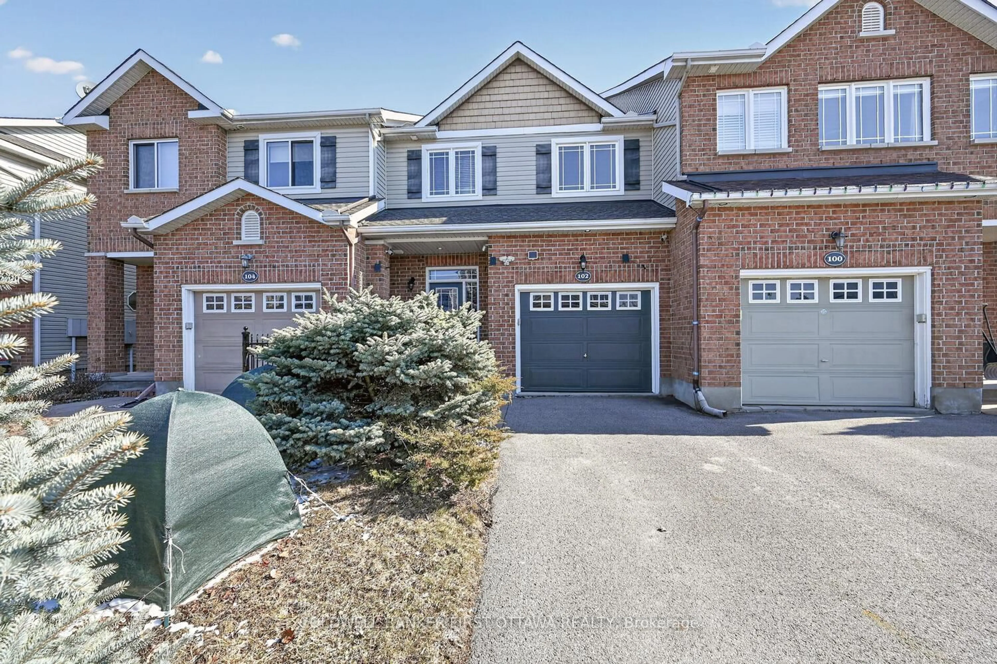 A pic from outside/outdoor area/front of a property/back of a property/a pic from drone, street for 102 Windance Cres, Ottawa Ontario K2W 0A7