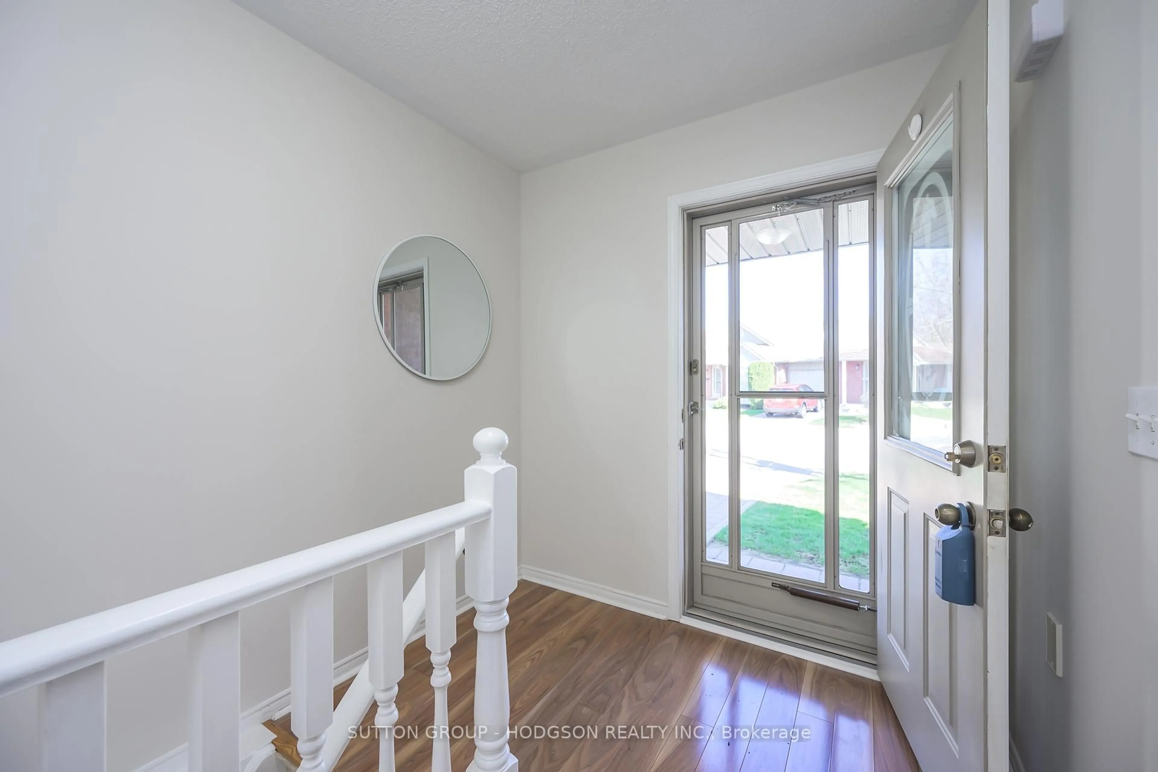 Indoor entryway for 875 Thistledown Way #32, London North Ontario N6G 5G5