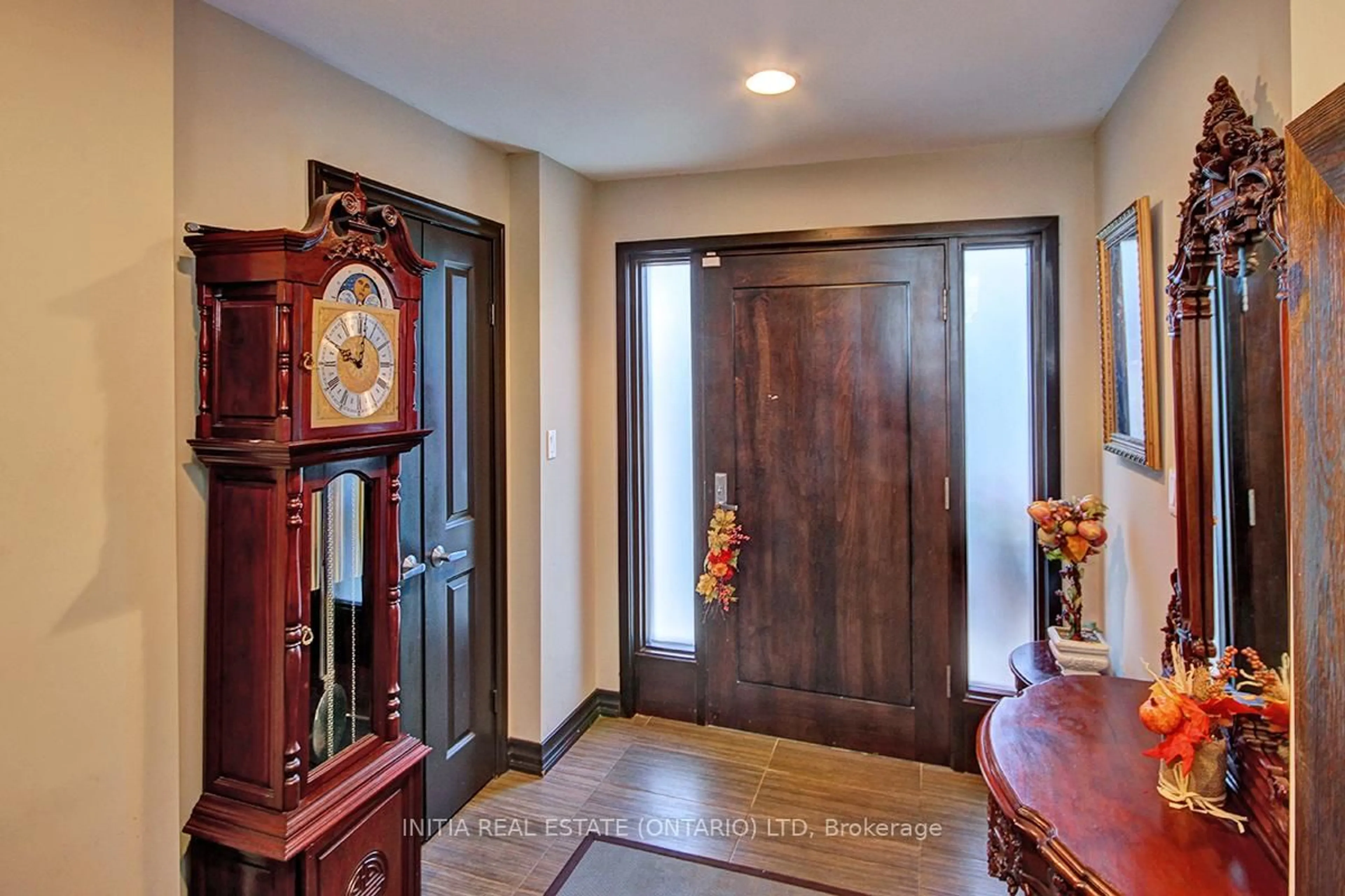 Indoor entryway for 754 Riverside Dr, London North Ontario N6H 2S4
