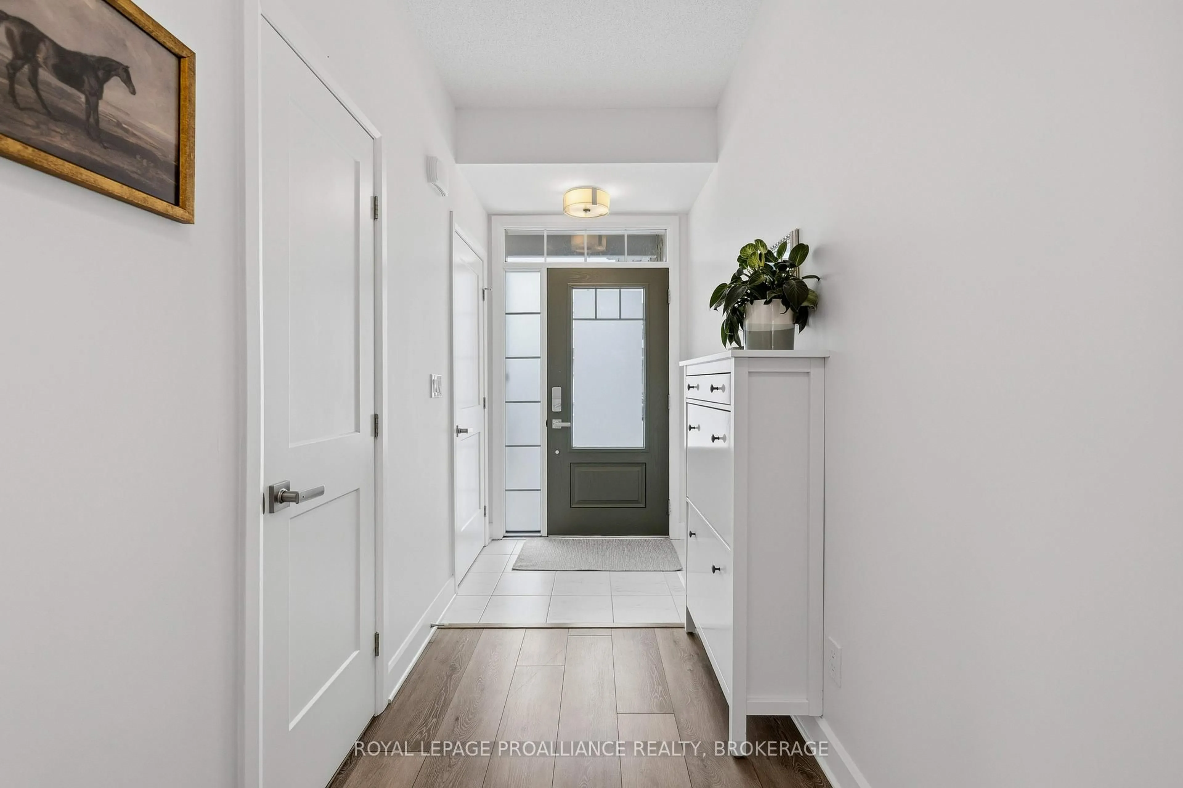 Indoor entryway for 332 Buckthorn Dr, Kingston Ontario K7P 0S1