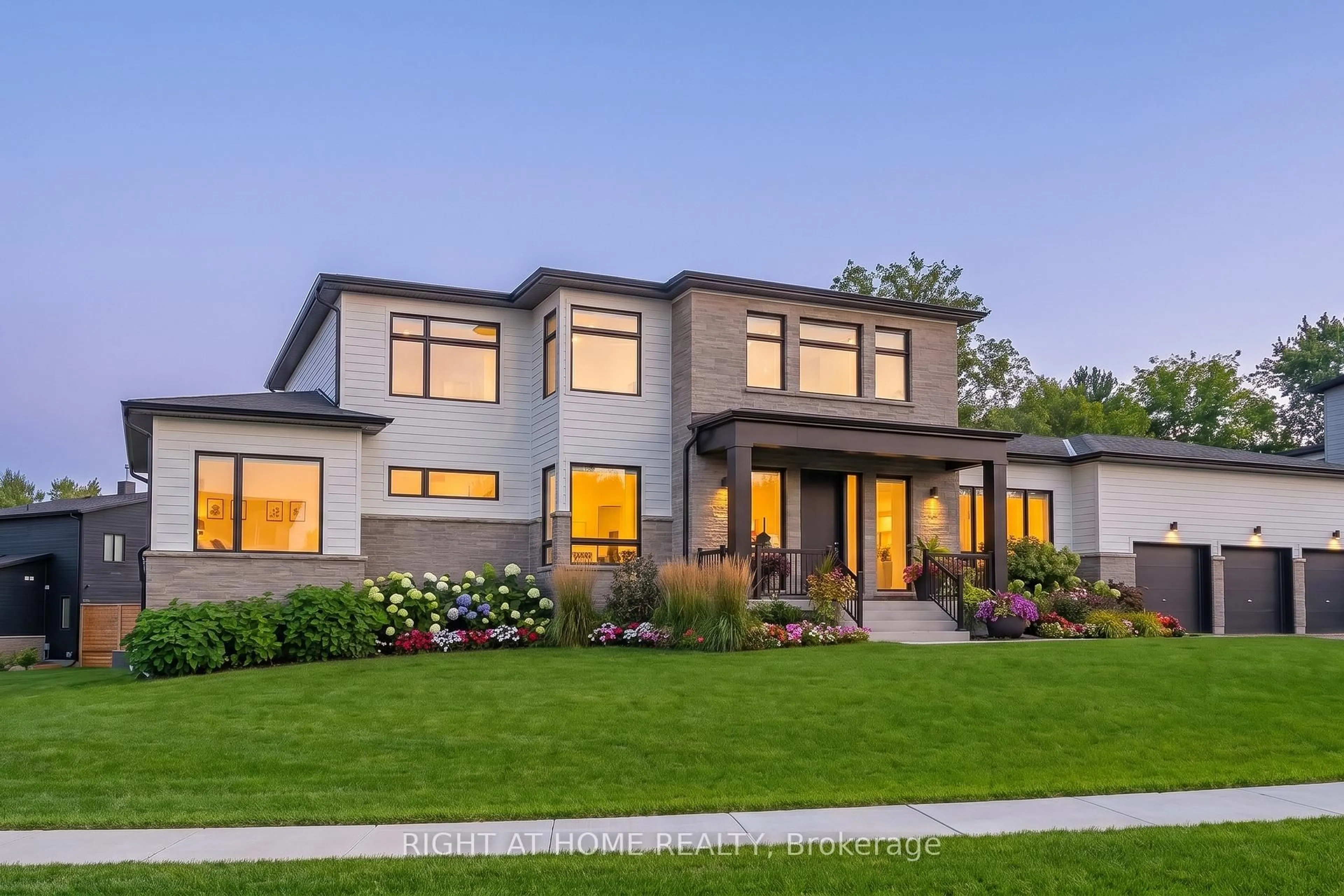 Home with brick exterior material, unknown for 110 Sladden Crt, Blue Mountains Ontario N0H 2P0