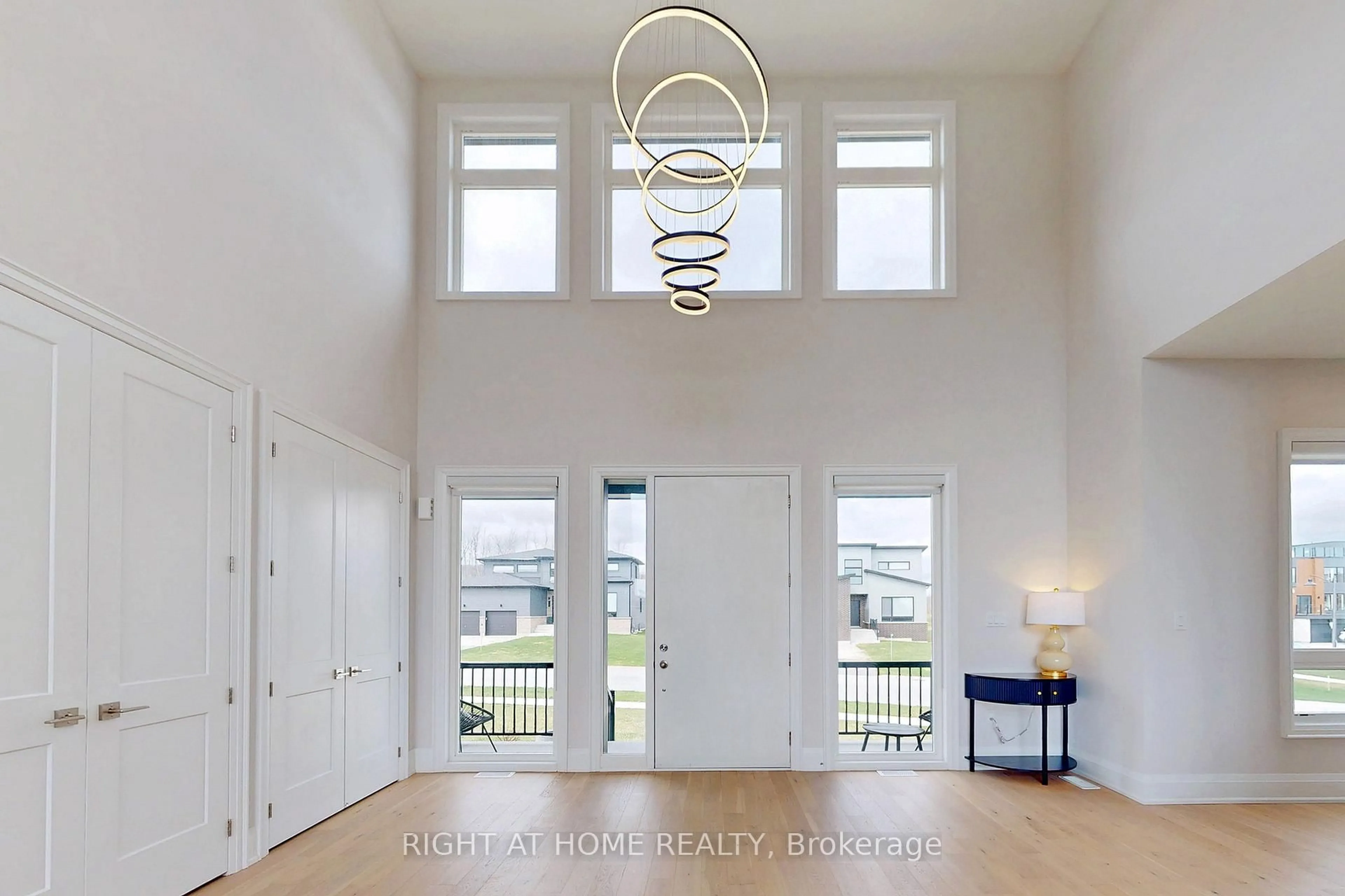 Indoor entryway for 110 Sladden Crt, Blue Mountains Ontario N0H 2P0