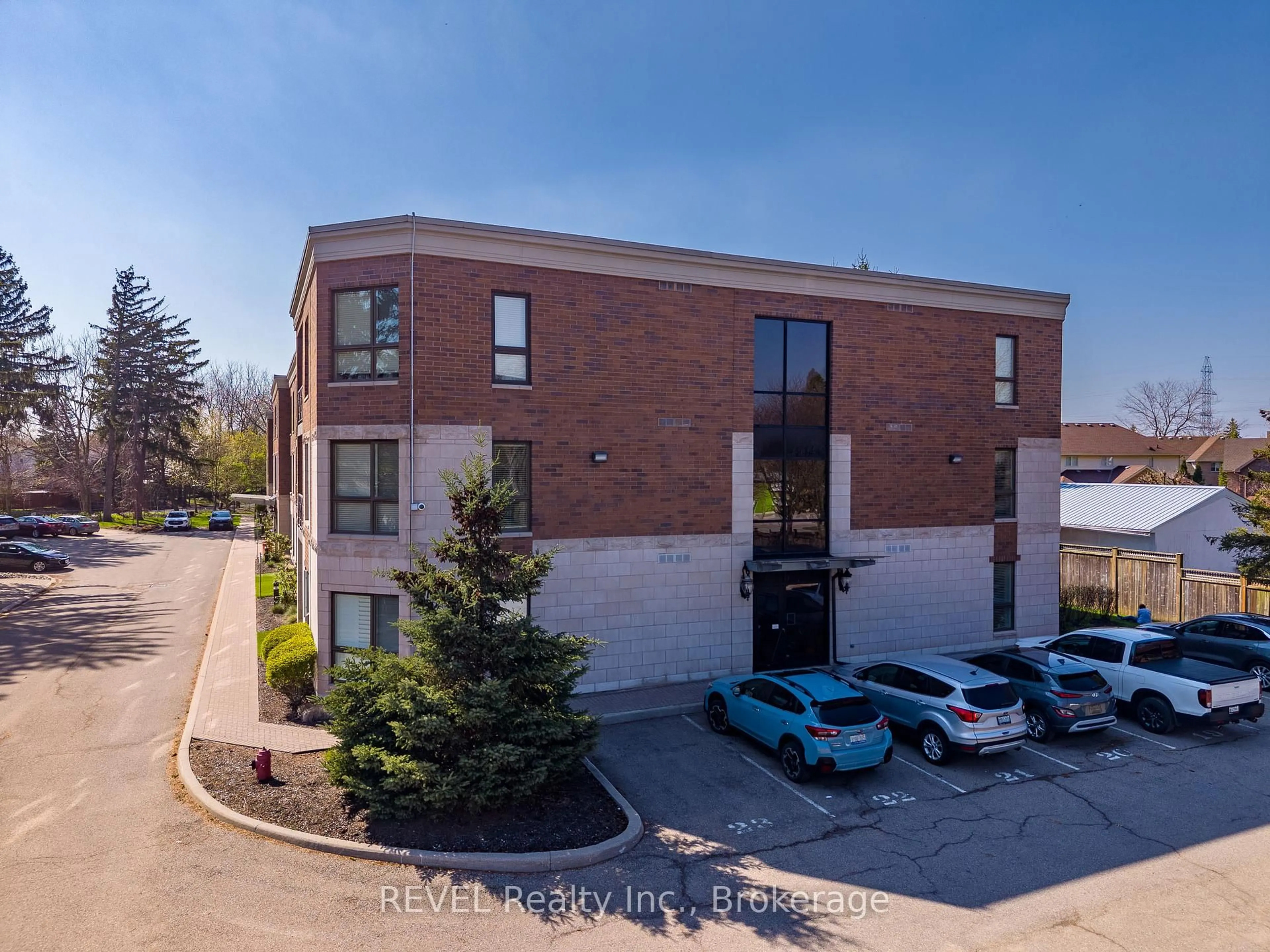 A pic from outside/outdoor area/front of a property/back of a property/a pic from drone, building for 2799 St. Paul Ave #212, Niagara Falls Ontario L2J 2L3