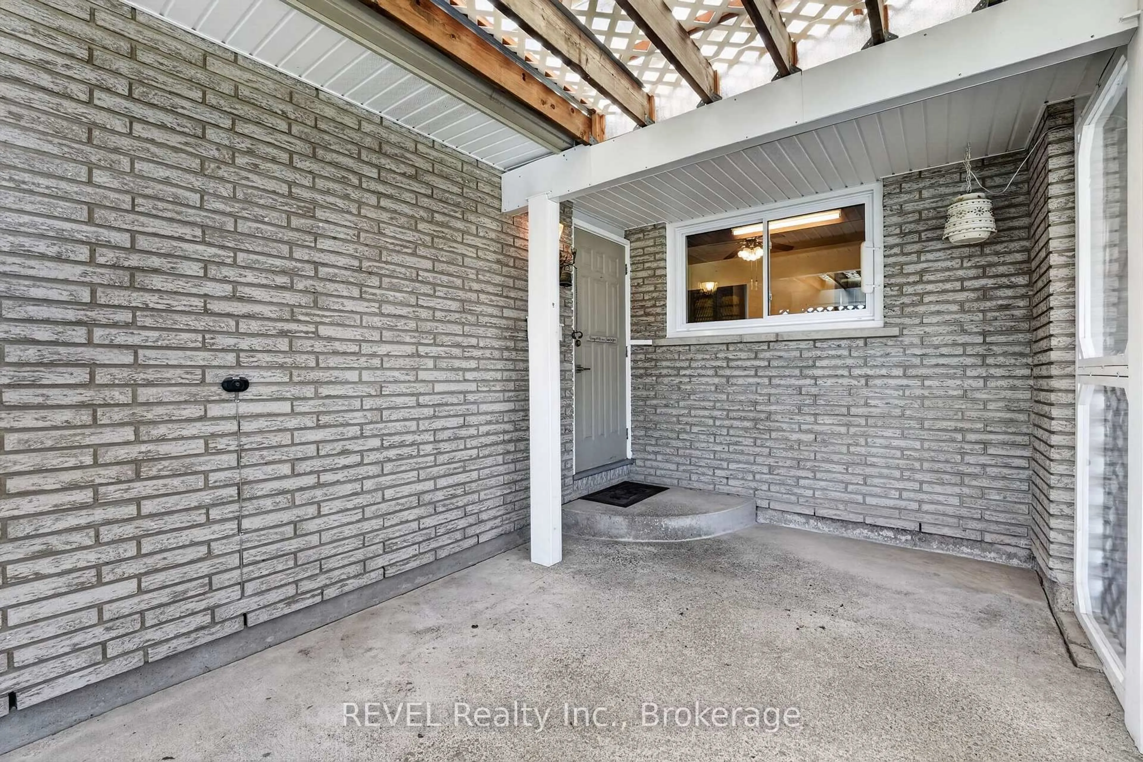 Unknown for 15 Woodgate Dr, Welland Ontario L3C 3H5