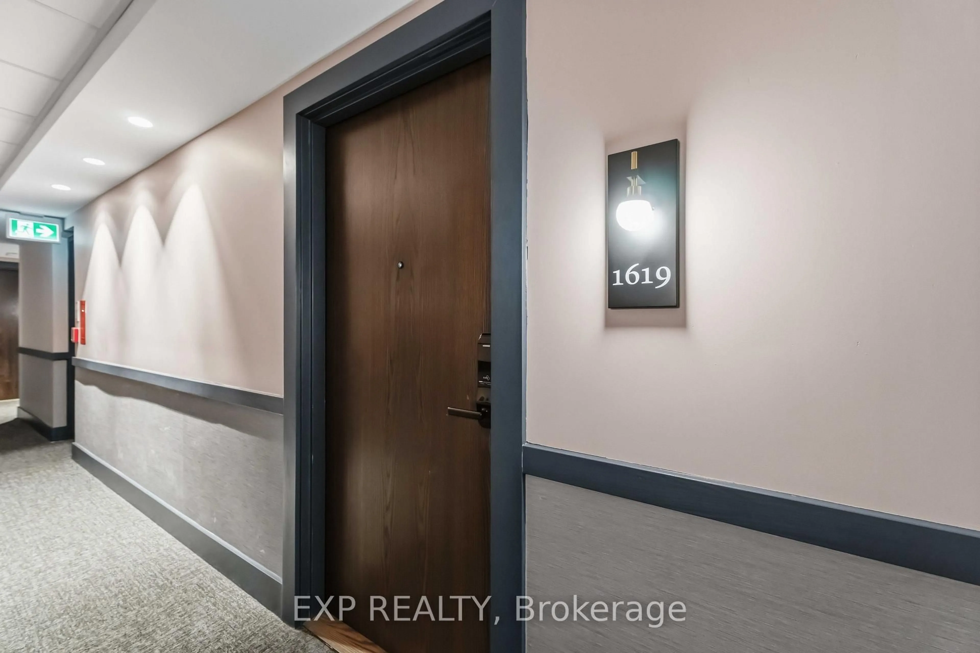 Indoor entryway for 2782 Barton St #1315, Hamilton Ontario L8E 2J8