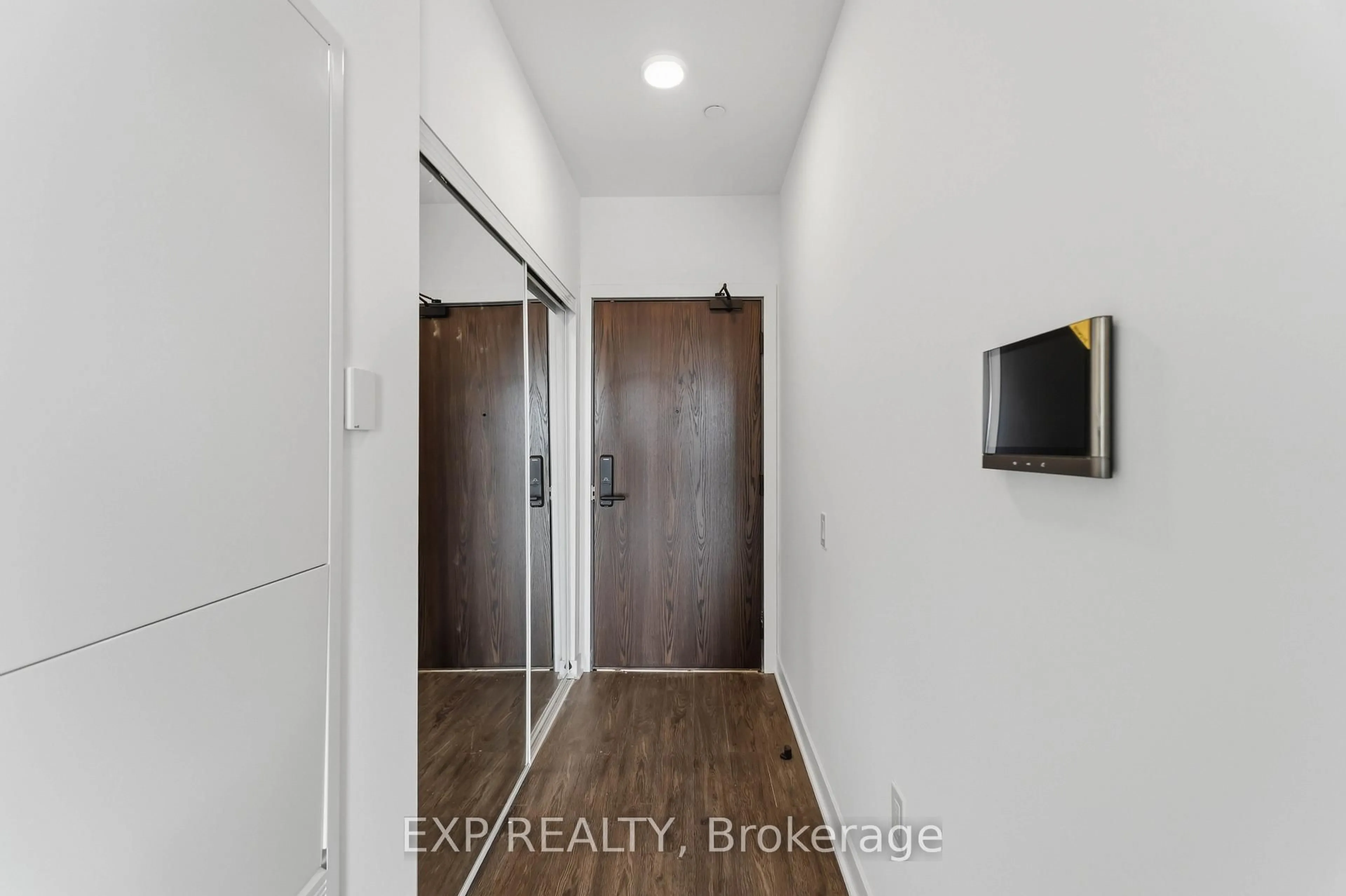 Indoor entryway for 2782 Barton St #1315, Hamilton Ontario L8E 2J8