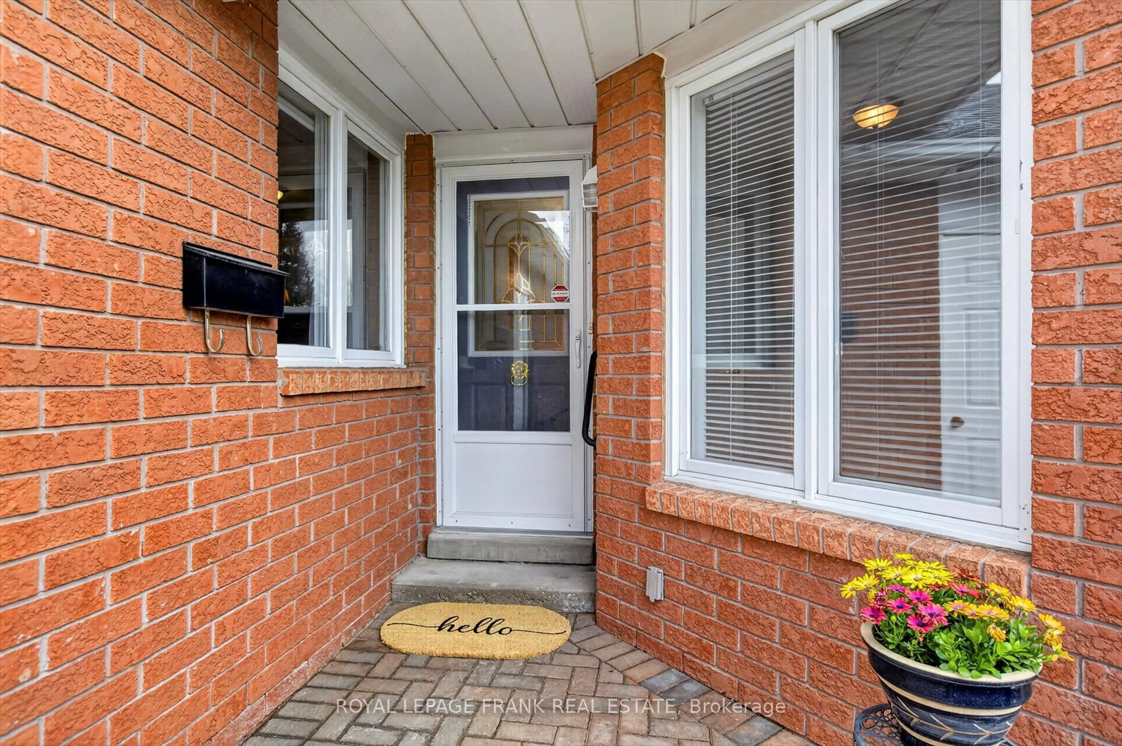 Indoor entryway for 1345 Eagle Cres, Peterborough Ontario K9K 2K7