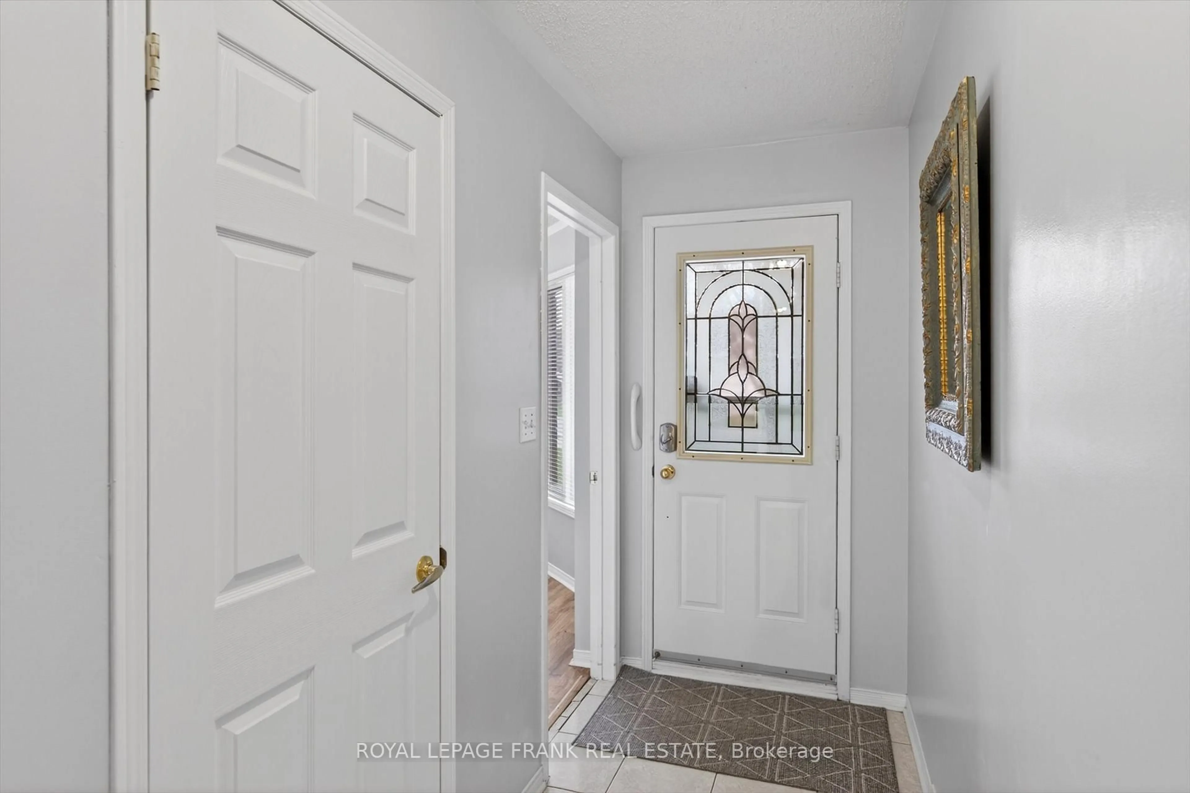 Indoor entryway for 1345 Eagle Cres, Peterborough Ontario K9K 2K7