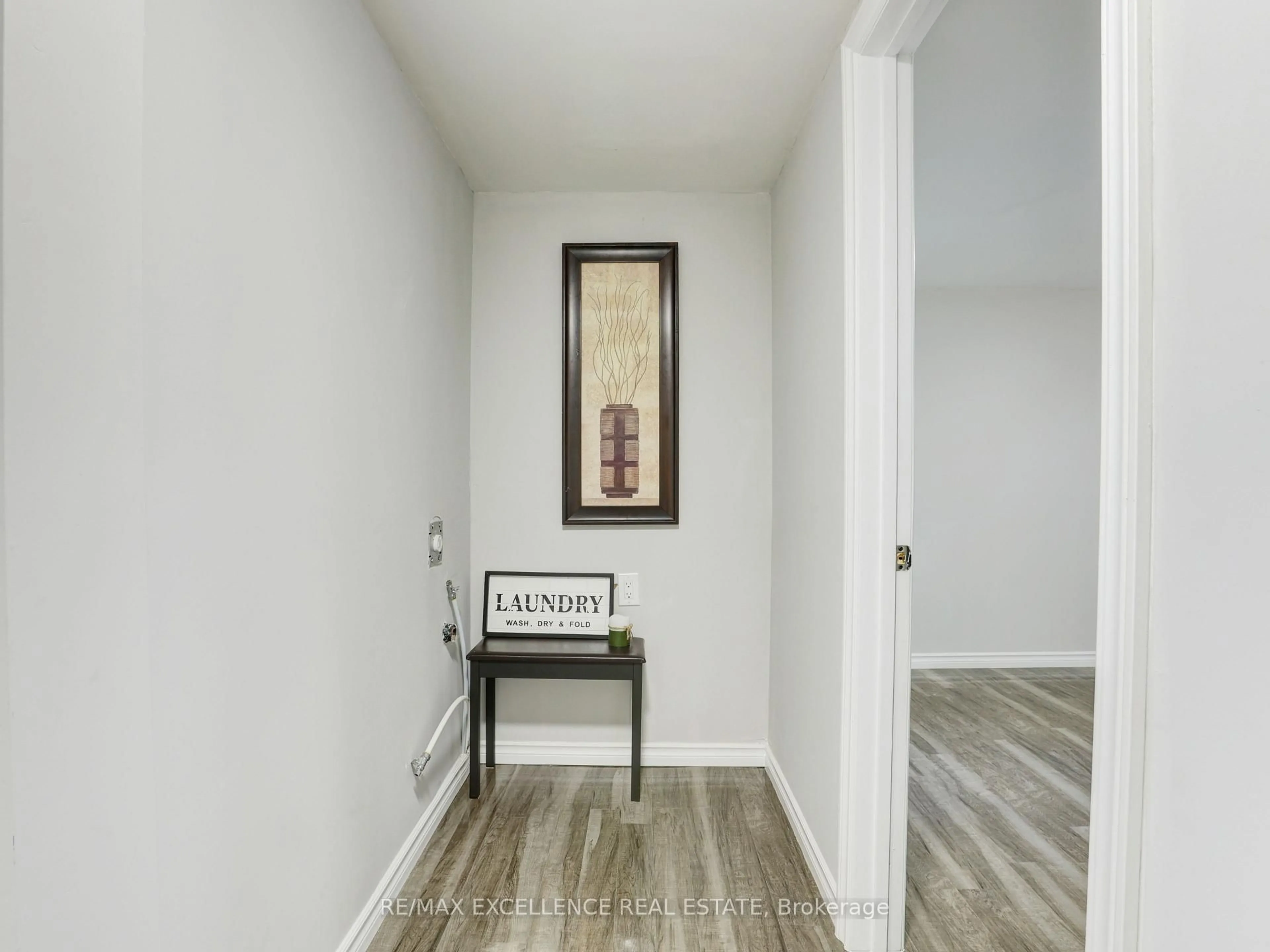 Indoor entryway for 79 Sunnyhill Rd, Cambridge Ontario N3C 1J6