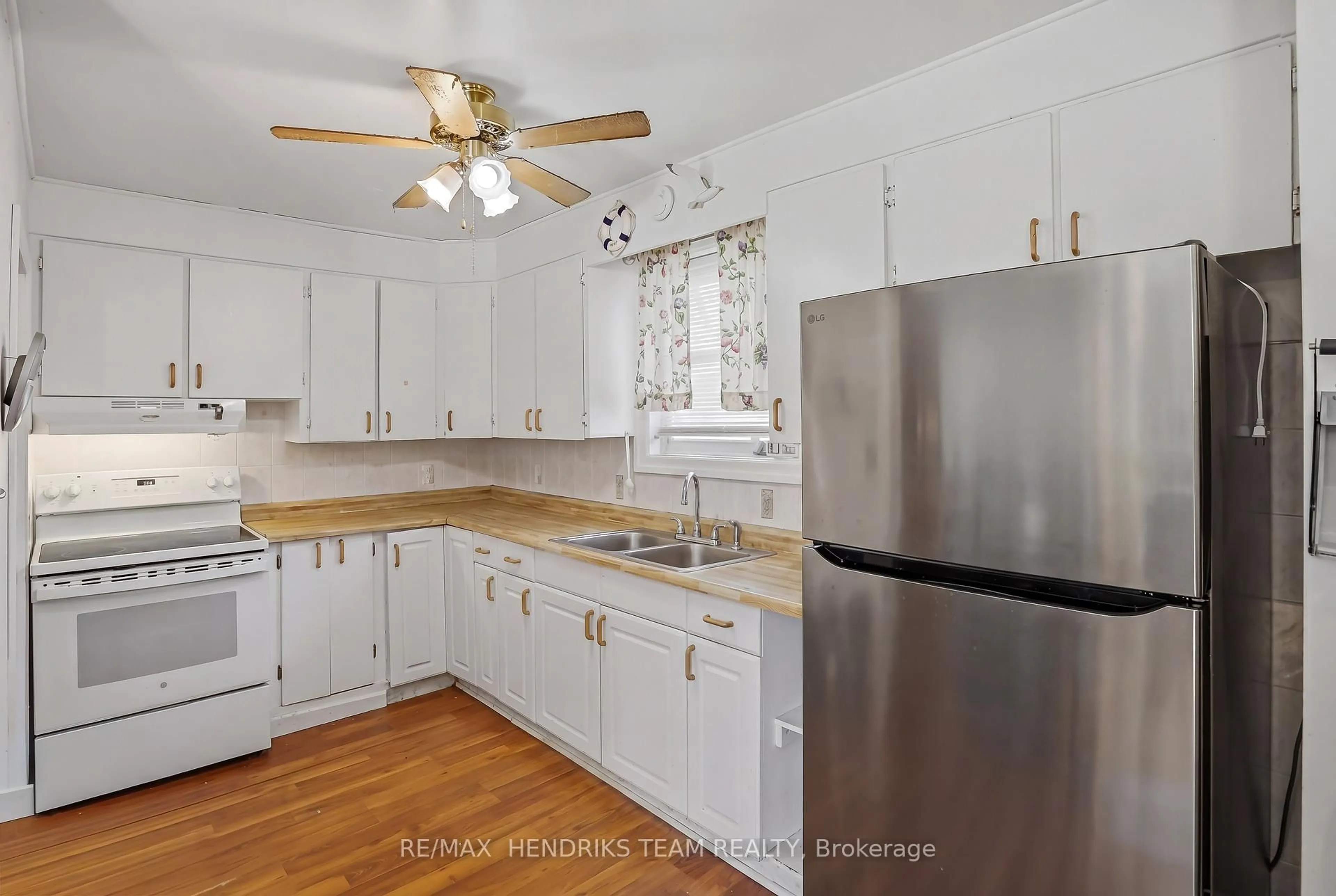 Standard kitchen, unknown for 5407 Menzie St, Niagara Falls Ontario L2E 2V7