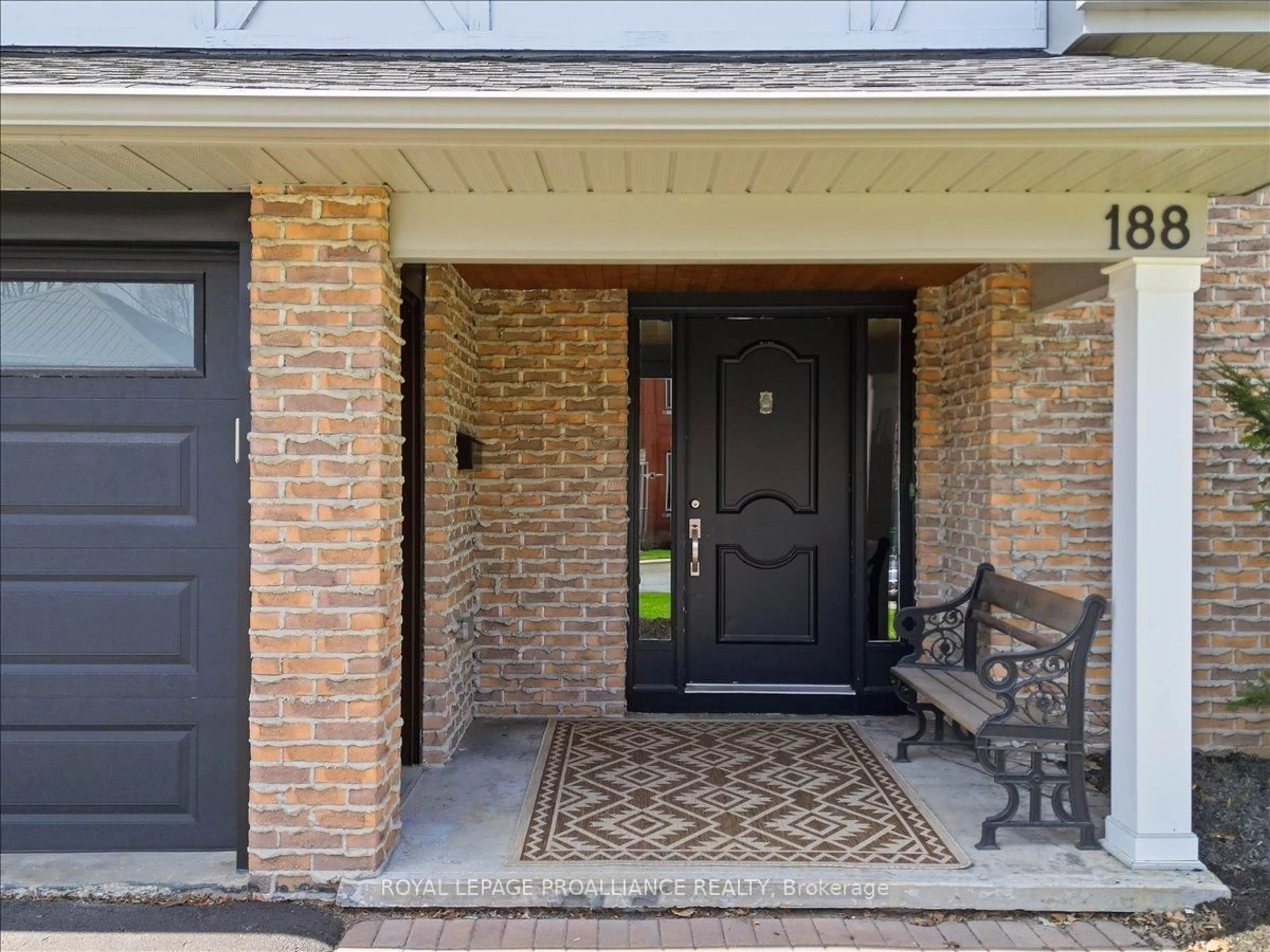 Indoor entryway for 188 Albert St, Belleville Ontario K8N 3N4