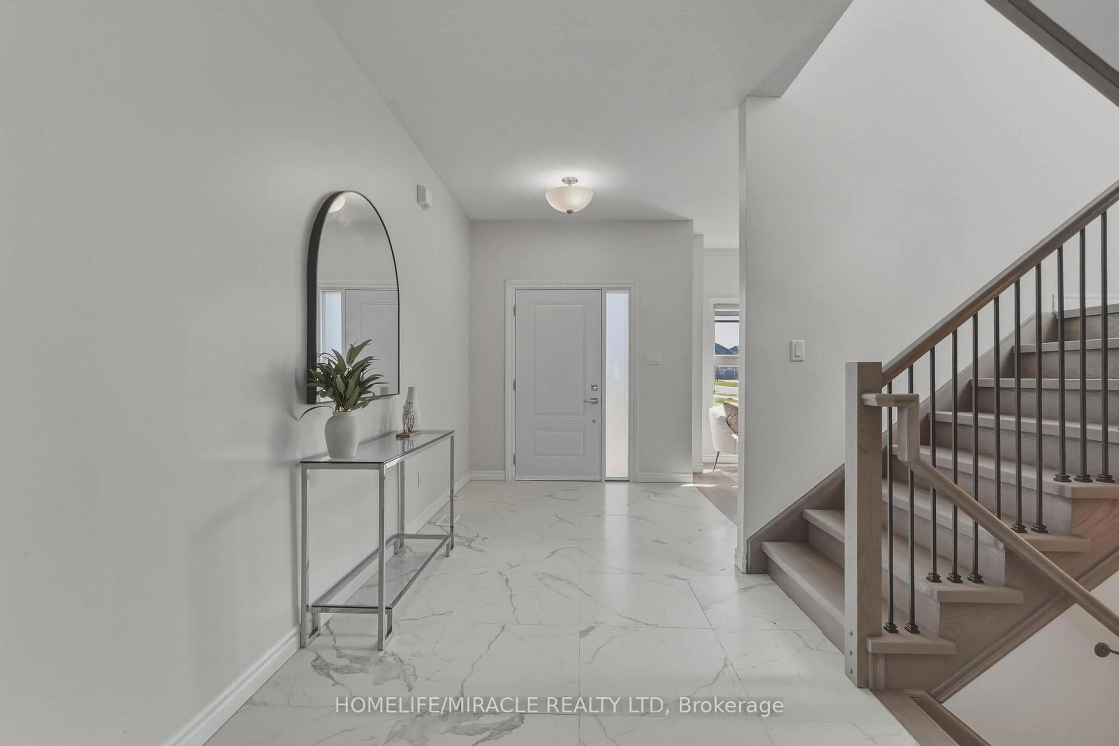 Indoor entryway for 4079 Campbell St, London South Ontario N6P 0H5