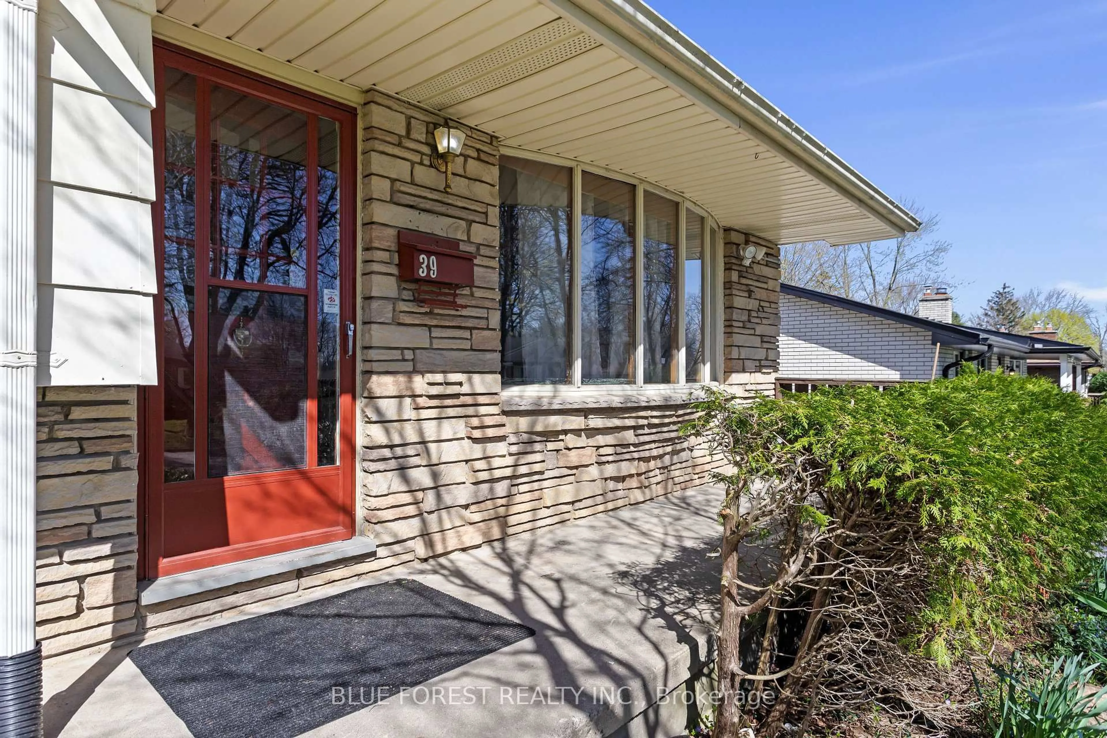 Unknown for 39 Southwood Cres, London South Ontario N6J 1S8