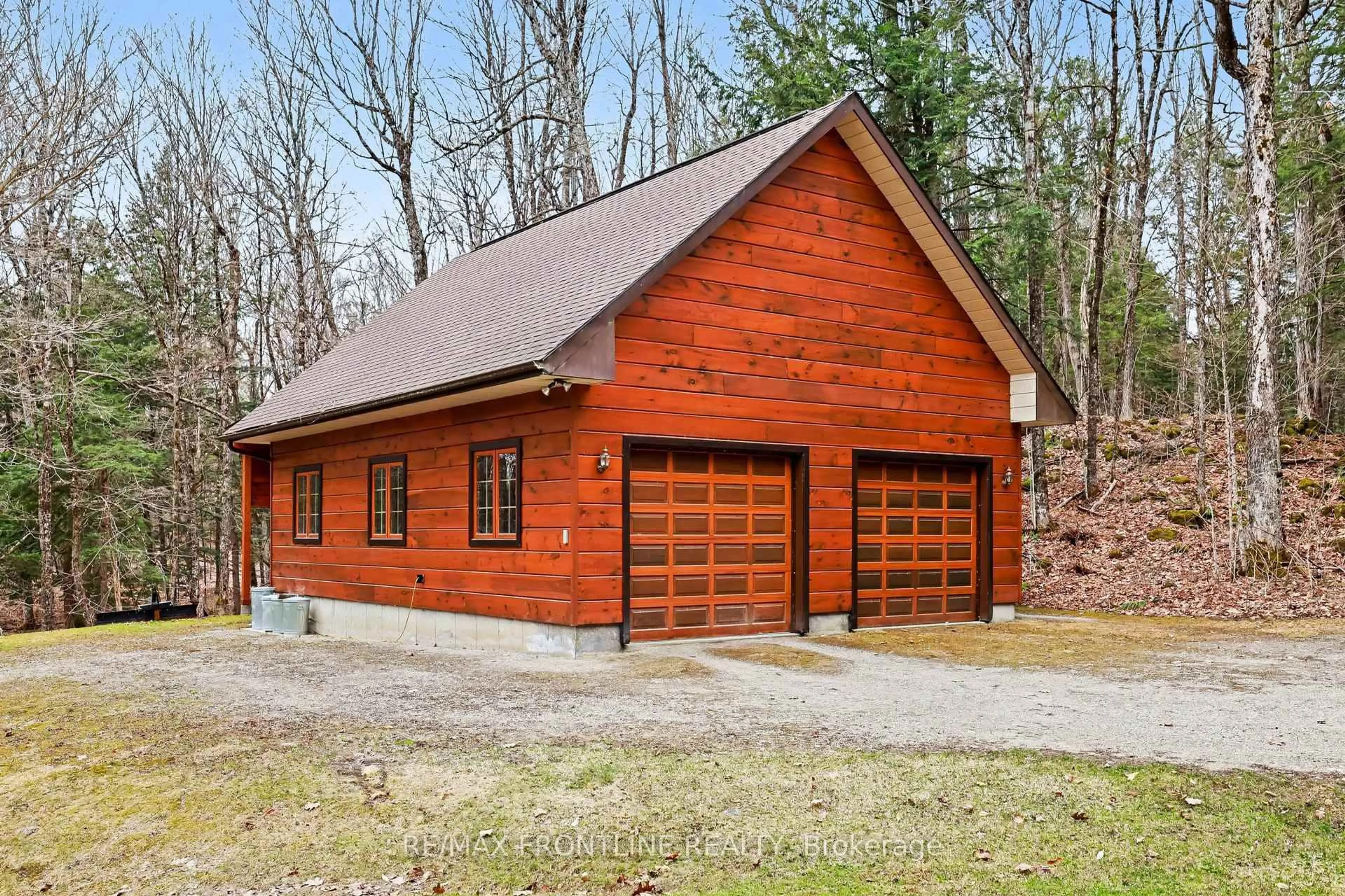 Indoor garage for 1337 Fallbrook Rd, Balderson Ontario K0G 1A0