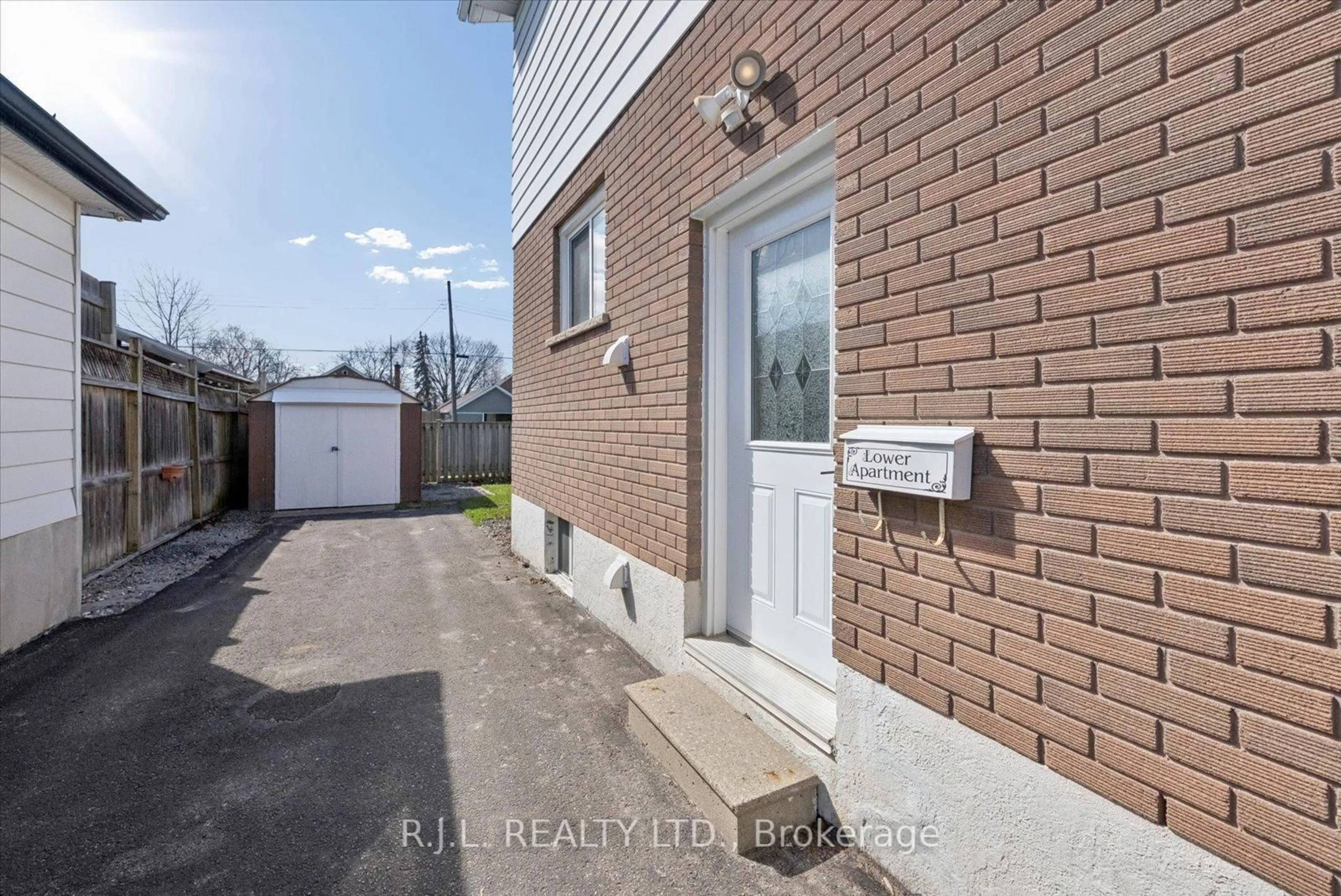 Unknown for 567 Howden St, Peterborough Ontario K9J 4B4