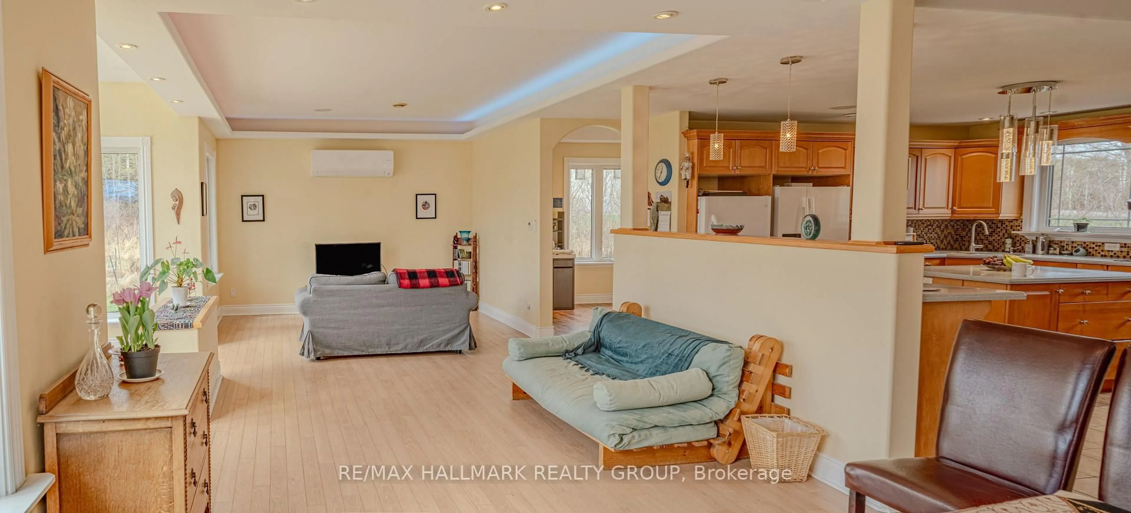 Living room with furniture, unknown for 21 Skeel Crt, Ashton Ontario K0A 1B0