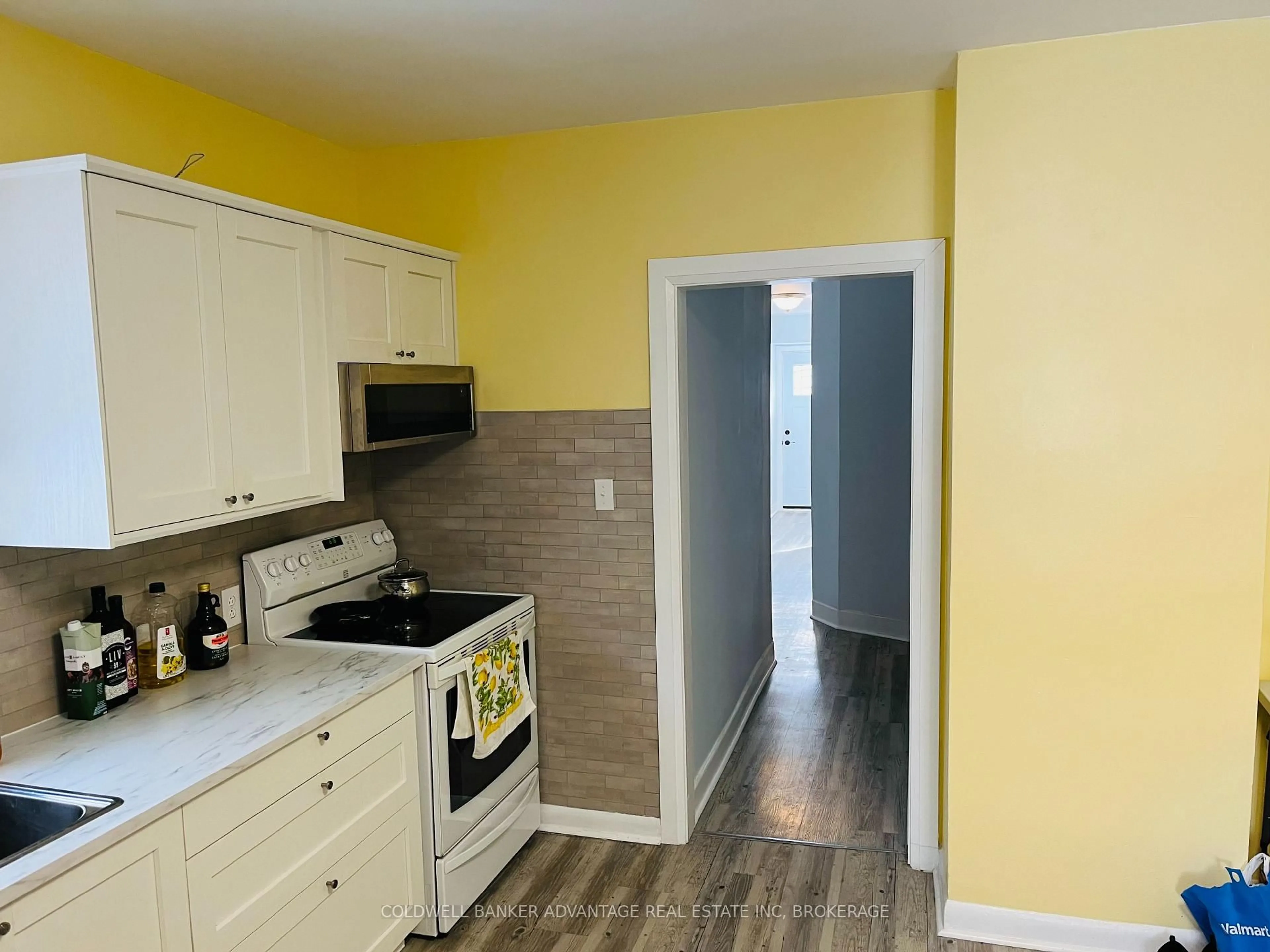 Standard kitchen, unknown for 14 Albert St, Welland Ontario L3B 4L2