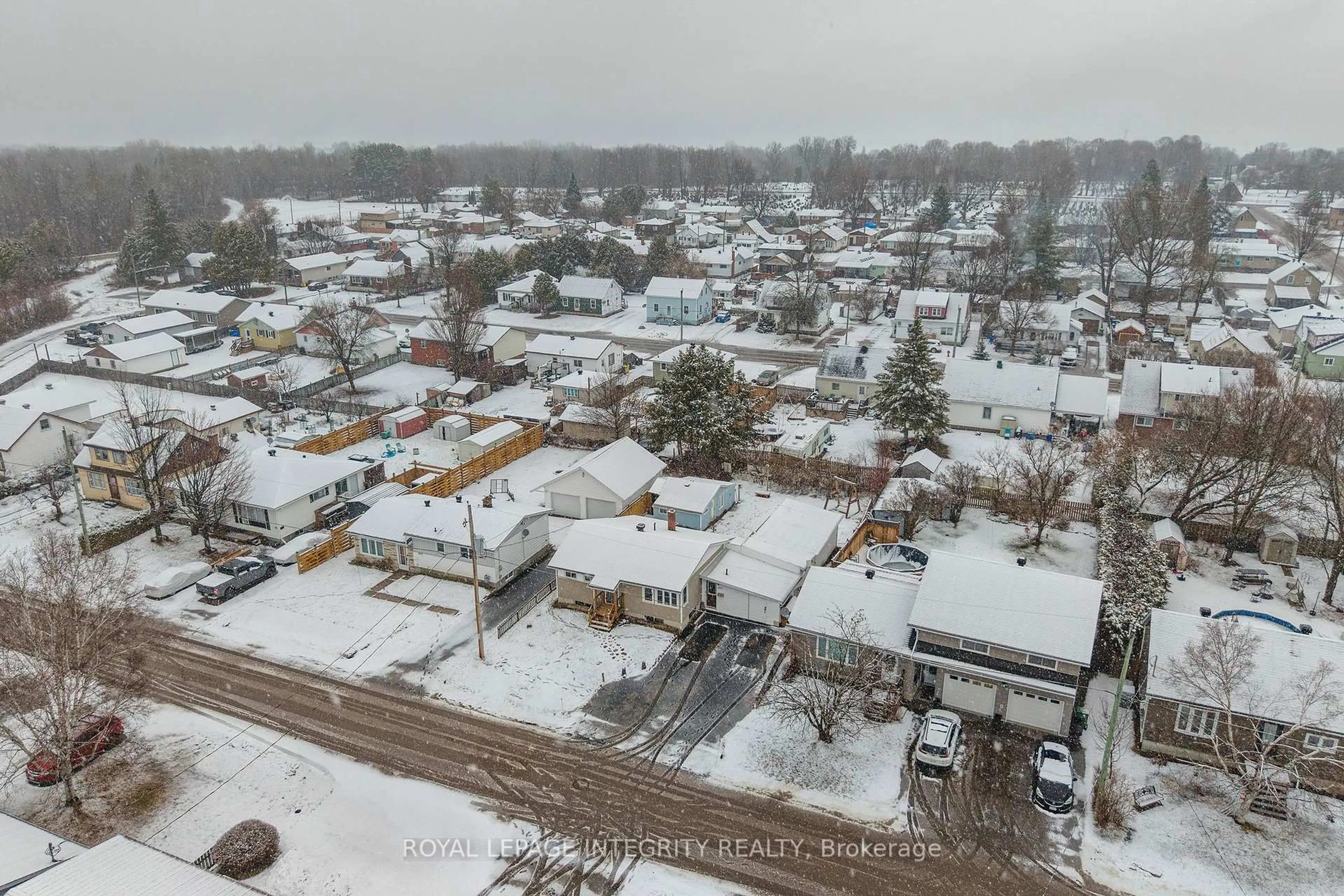 A pic from outside/outdoor area/front of a property/back of a property/a pic from drone, street for 651 Lorne St, Laurentian Valley Ontario K8A 6T7