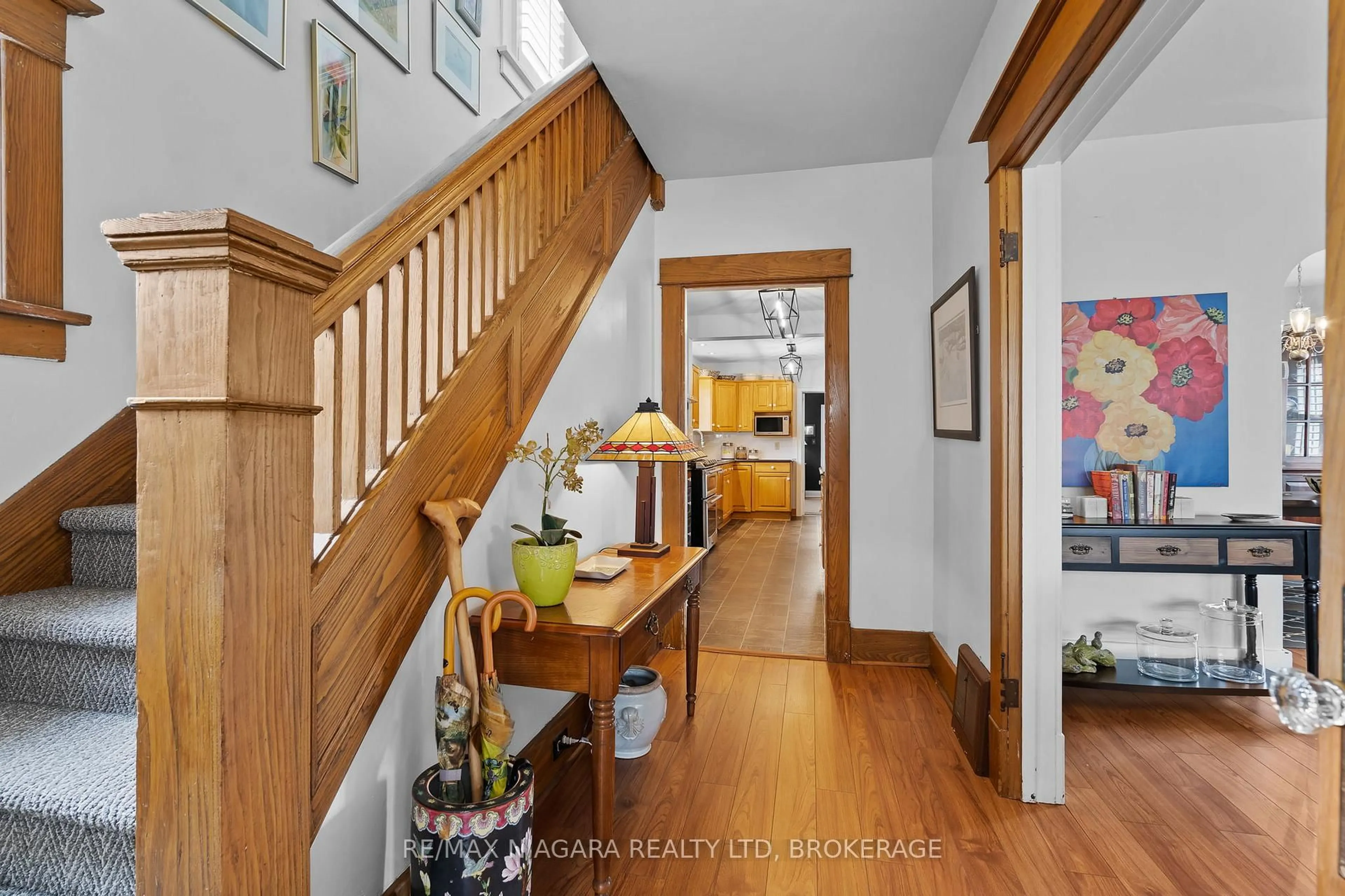 Indoor entryway for 294 Stanley St, Port Colborne Ontario L3K 3A2