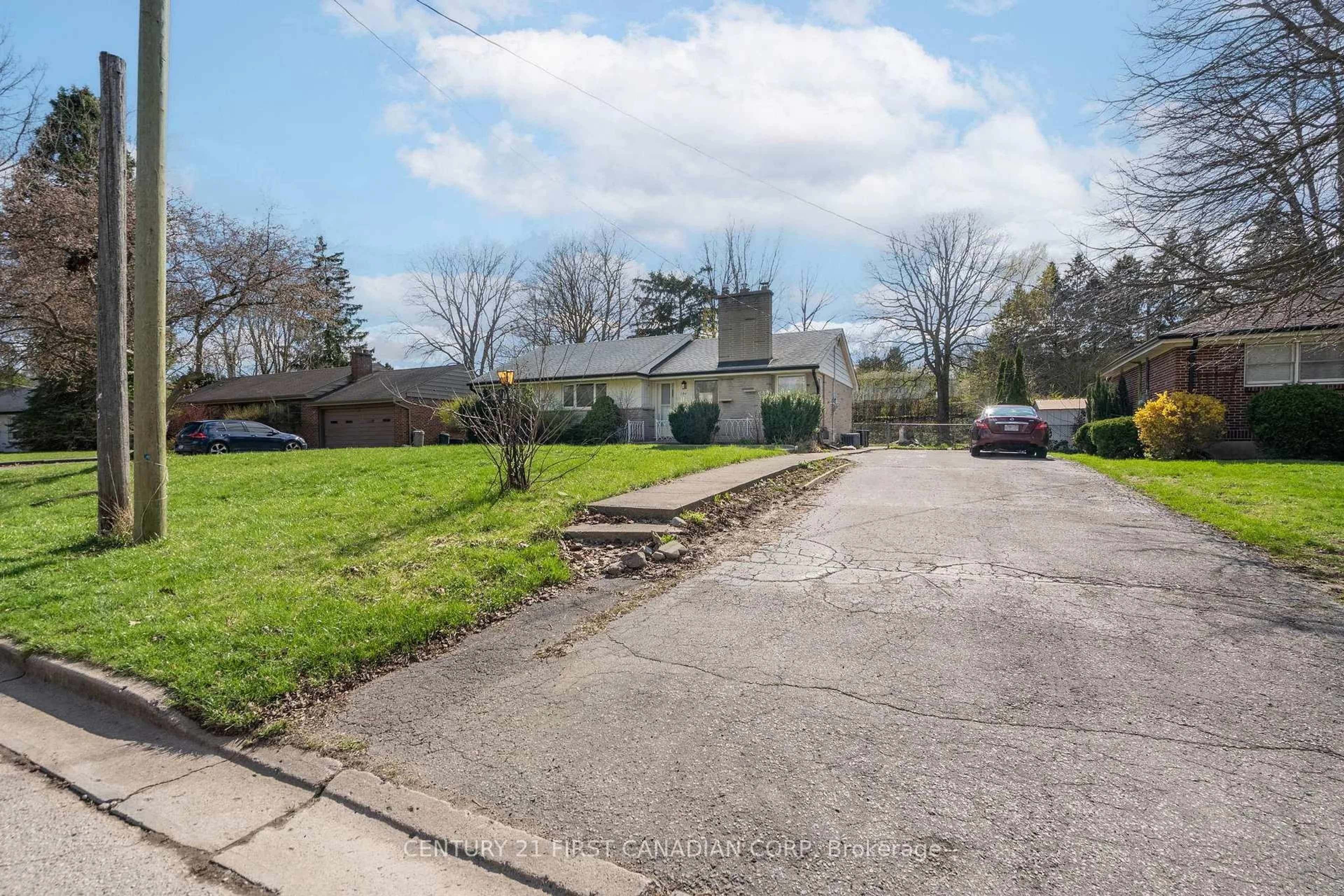 A pic from outside/outdoor area/front of a property/back of a property/a pic from drone, street for 104 Edgar Dr, London North Ontario N6G 1K1