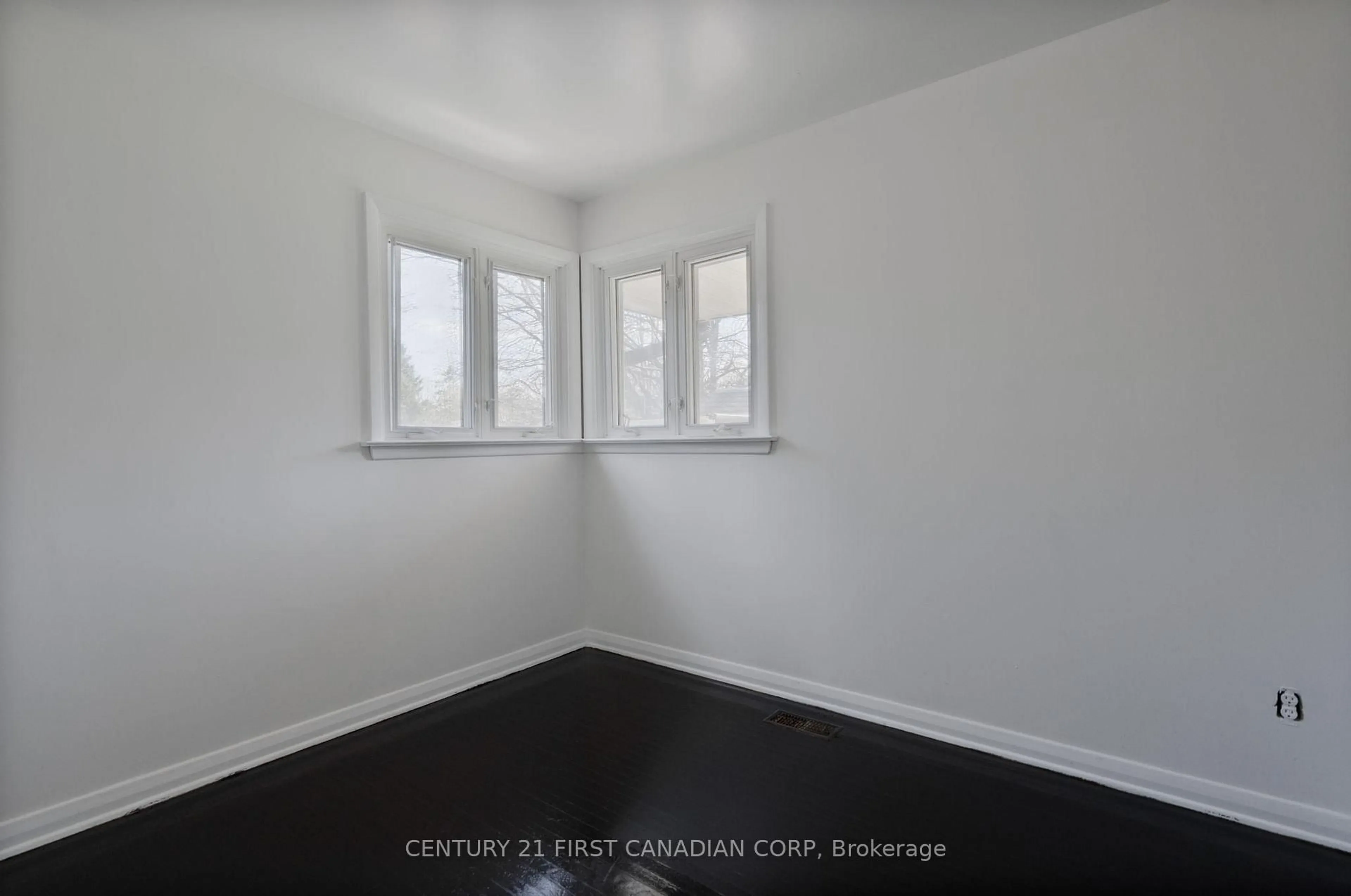 A pic of a room for 104 Edgar Dr, London North Ontario N6G 1K1