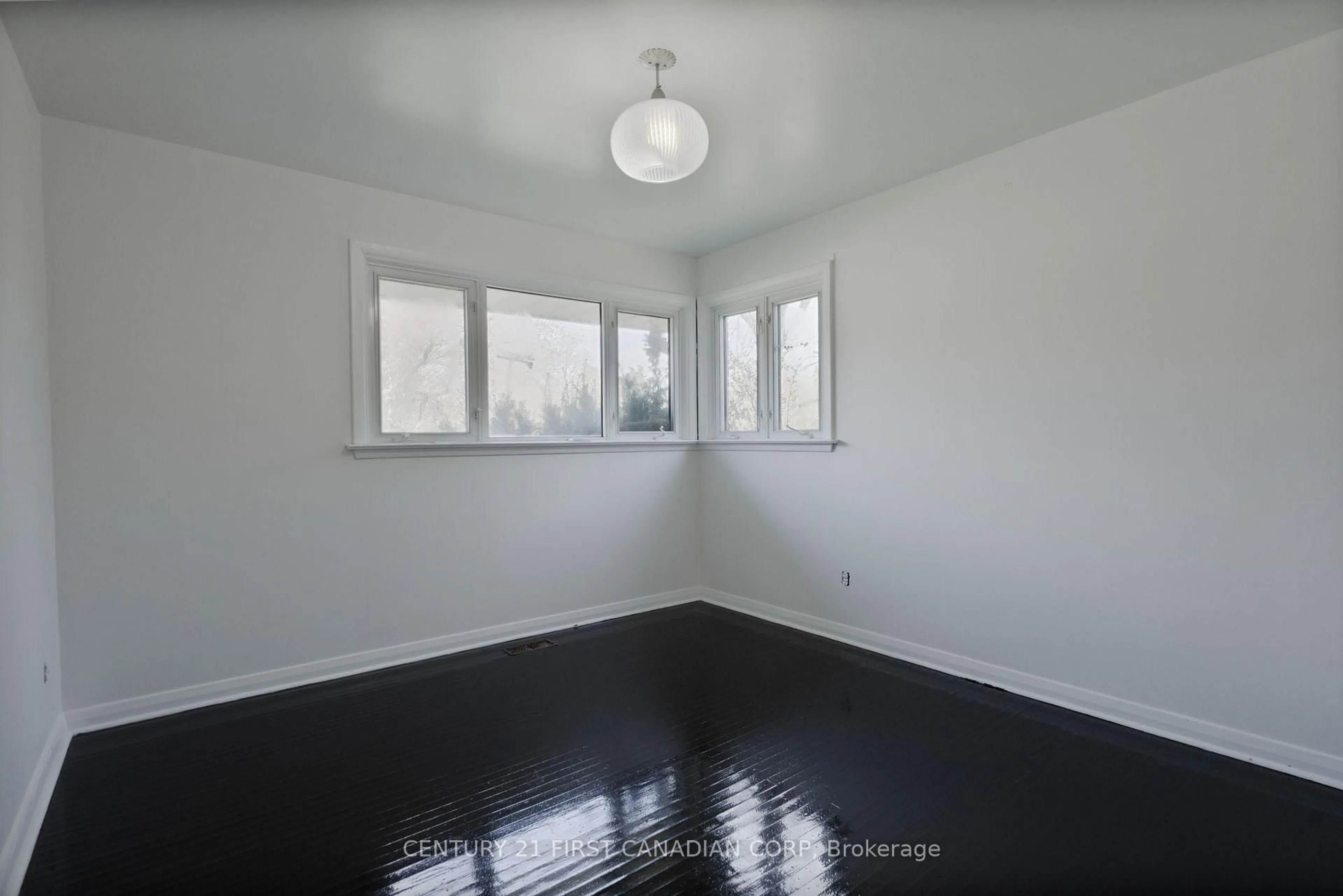A pic of a room for 104 Edgar Dr, London North Ontario N6G 1K1