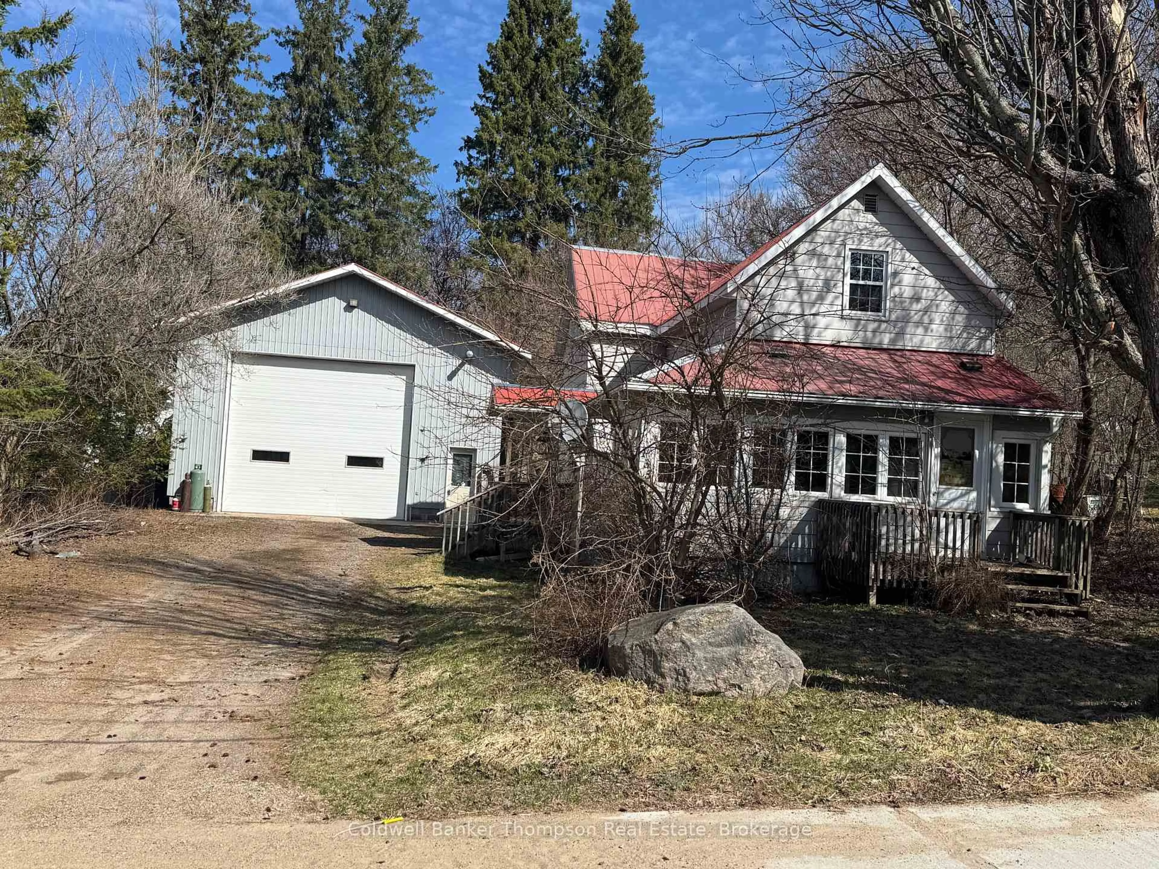 A pic from outside/outdoor area/front of a property/back of a property/a pic from drone, street for 135 Huston St, Burk's Falls Ontario P0A 1C0