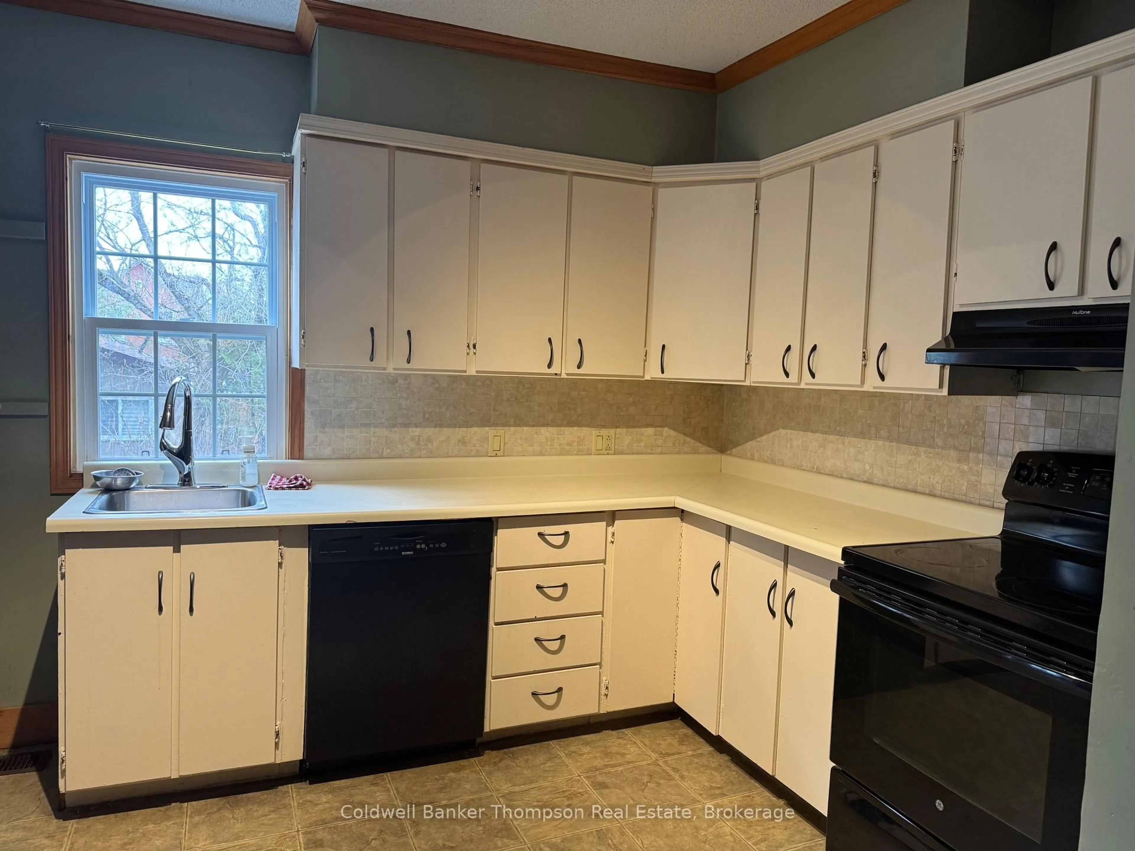 Standard kitchen, ceramic/tile floor for 135 Huston St, Burk's Falls Ontario P0A 1C0