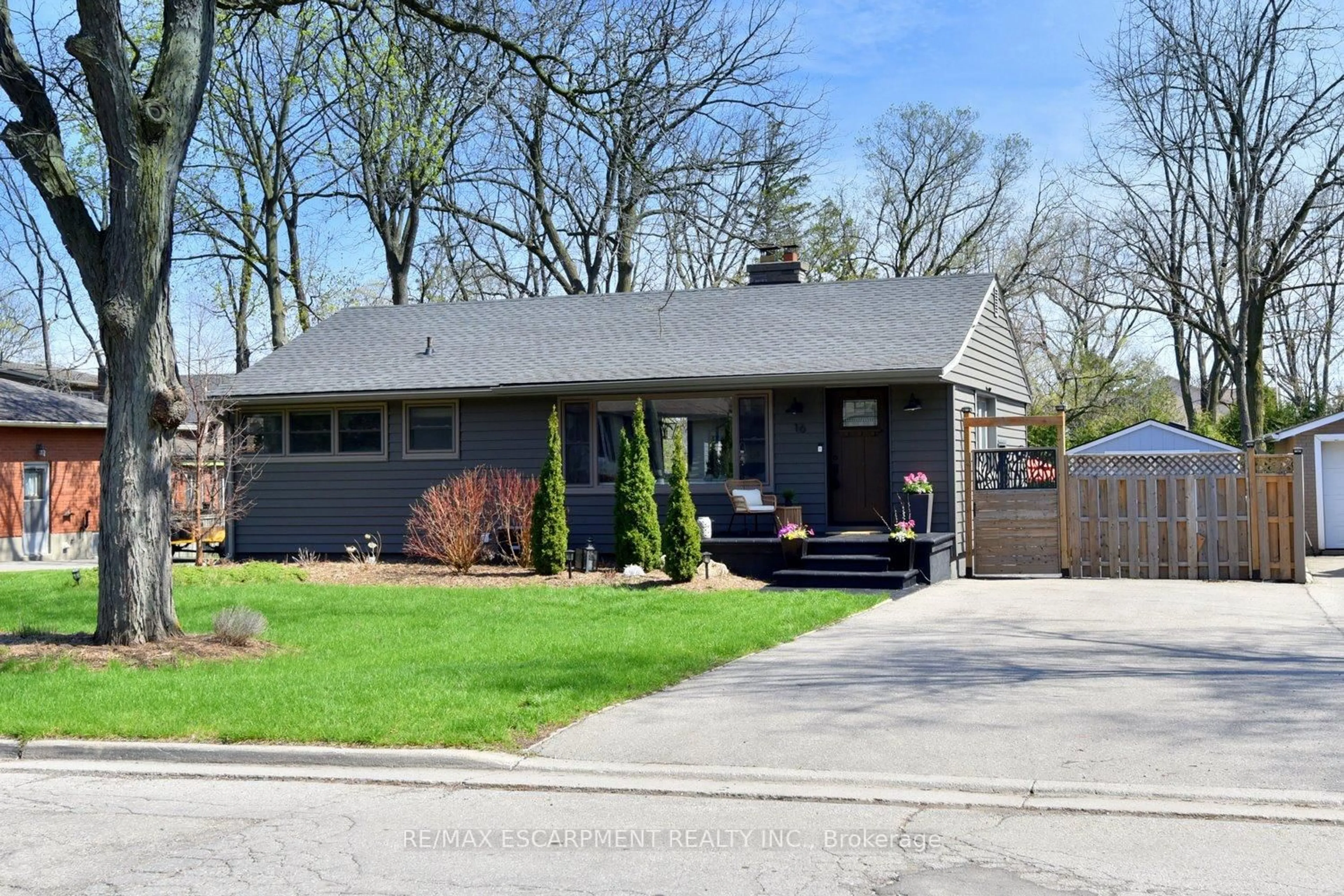 Home with vinyl exterior material, street for 16 Church St, Hamilton Ontario L0R 2H0