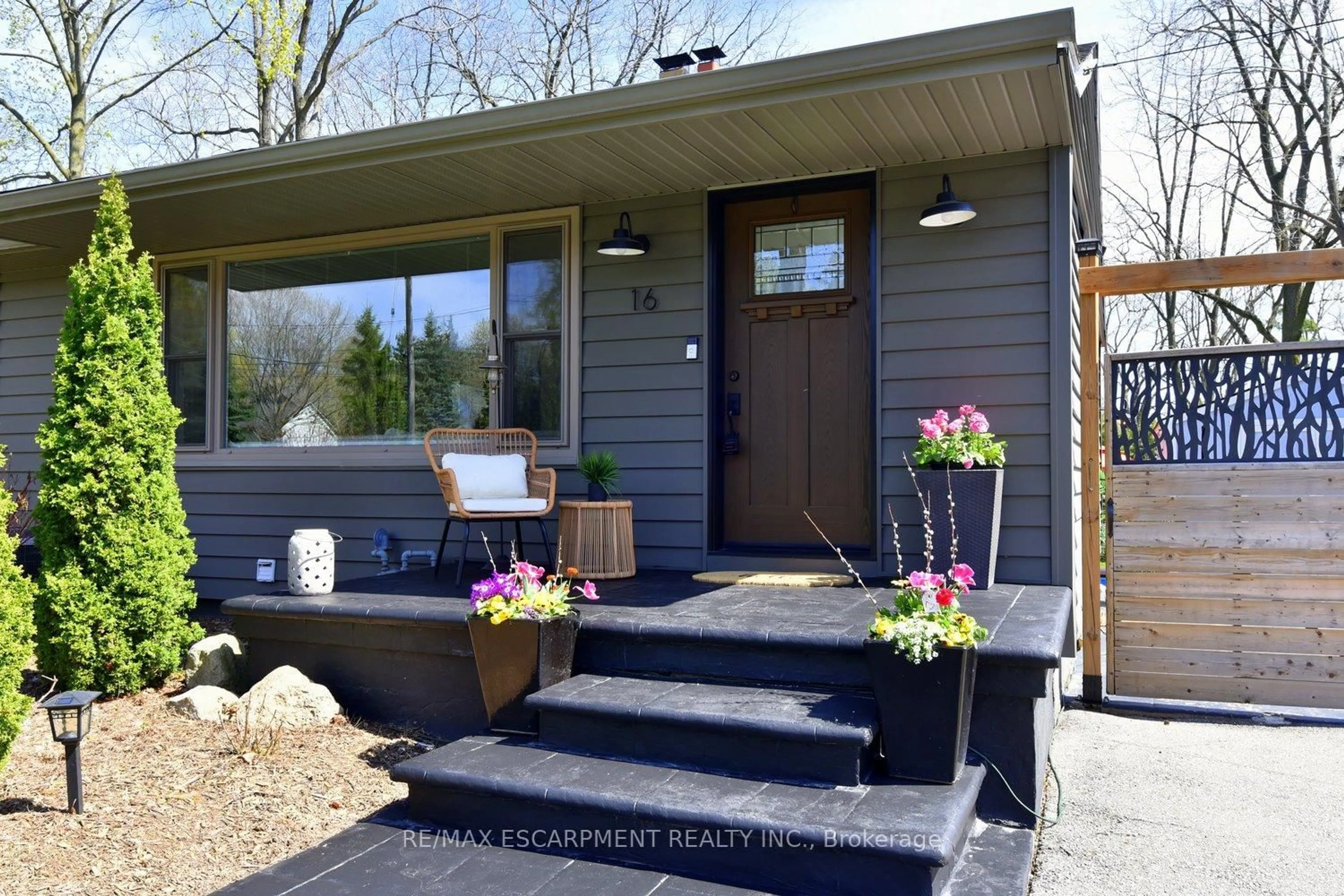 Unknown for 16 Church St, Hamilton Ontario L0R 2H0