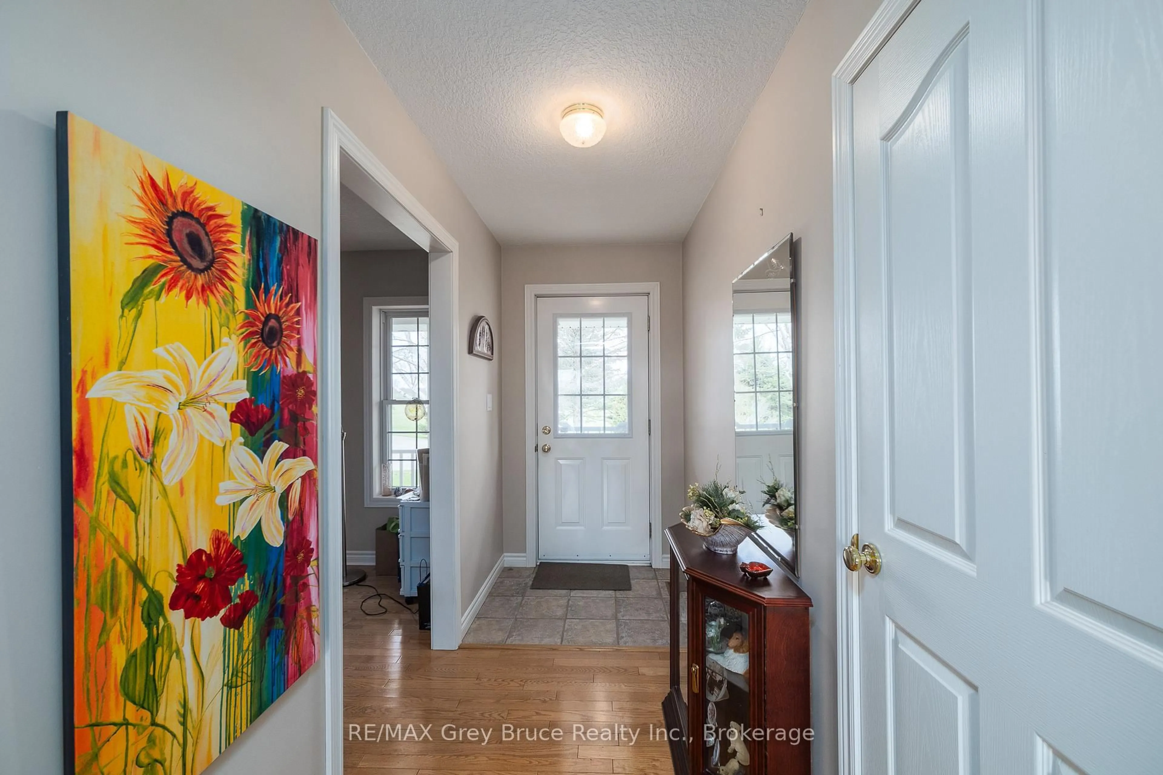 Indoor entryway for 258913 Gordon Sutherland Pkwy, Georgian Bluffs Ontario N4K 0G3