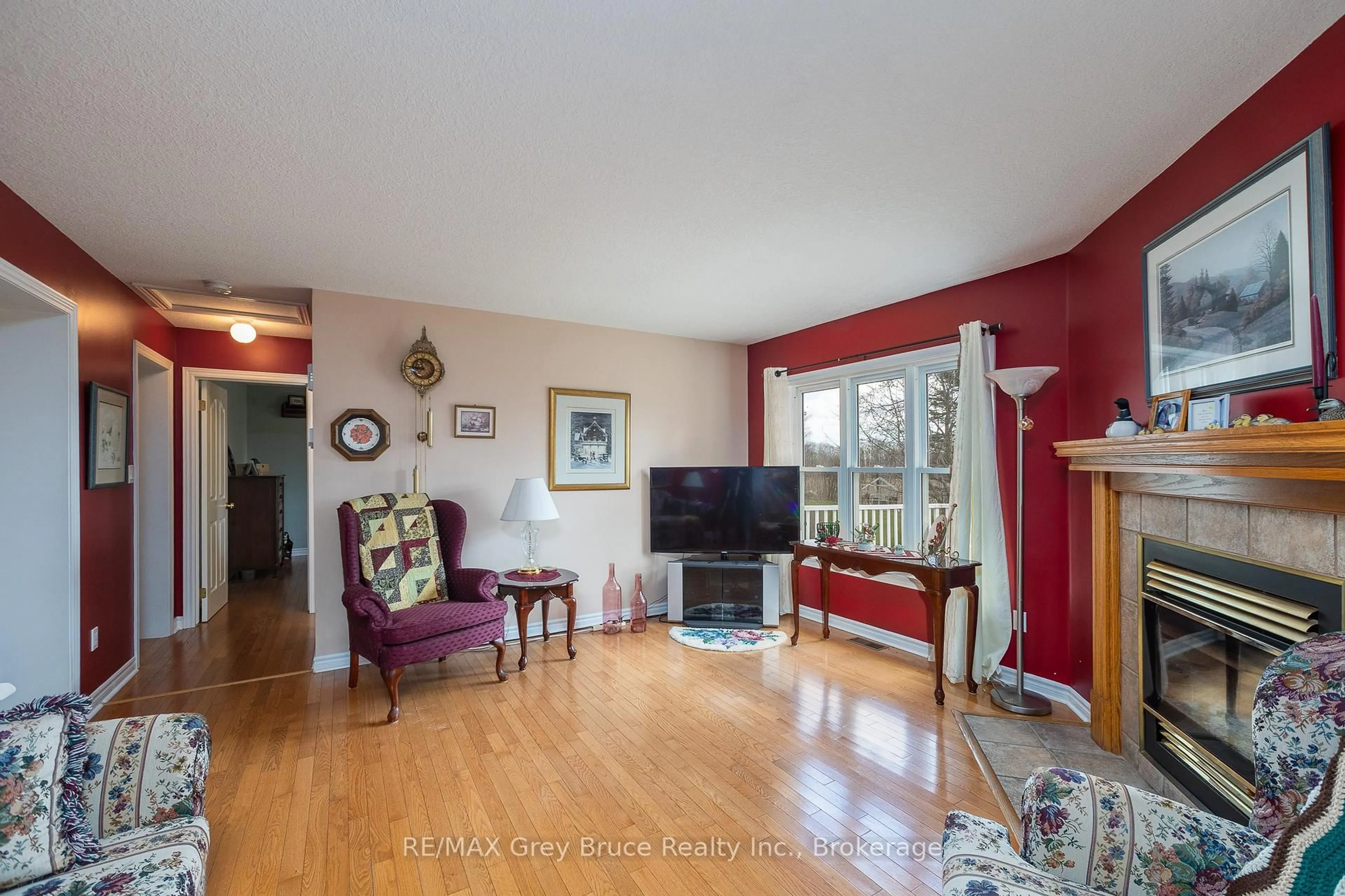 Living room with furniture, unknown for 258913 Gordon Sutherland Pkwy, Georgian Bluffs Ontario N4K 0G3