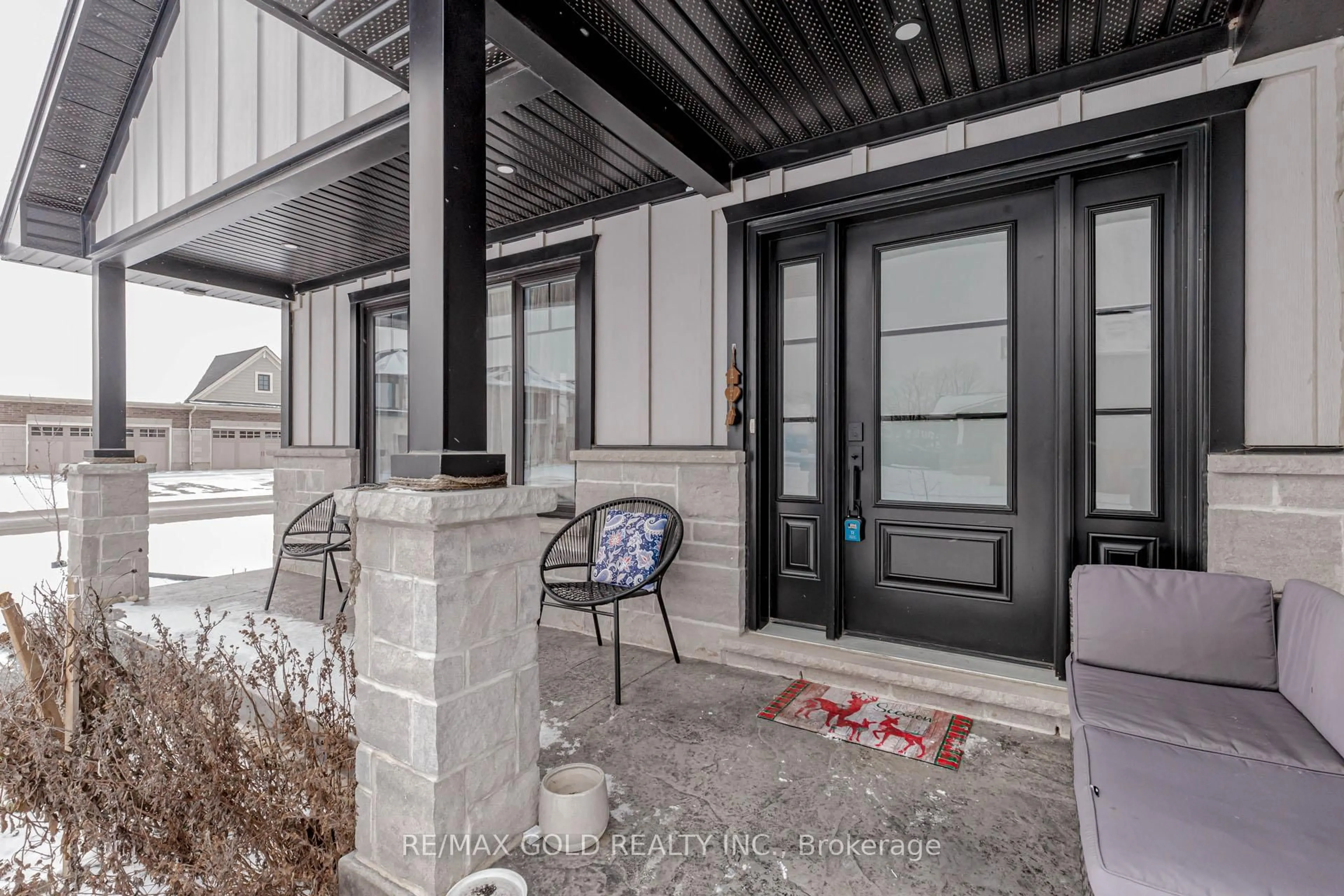 Indoor entryway for 45 Victoria Way, Tillsonburg Ontario N4G 0K1