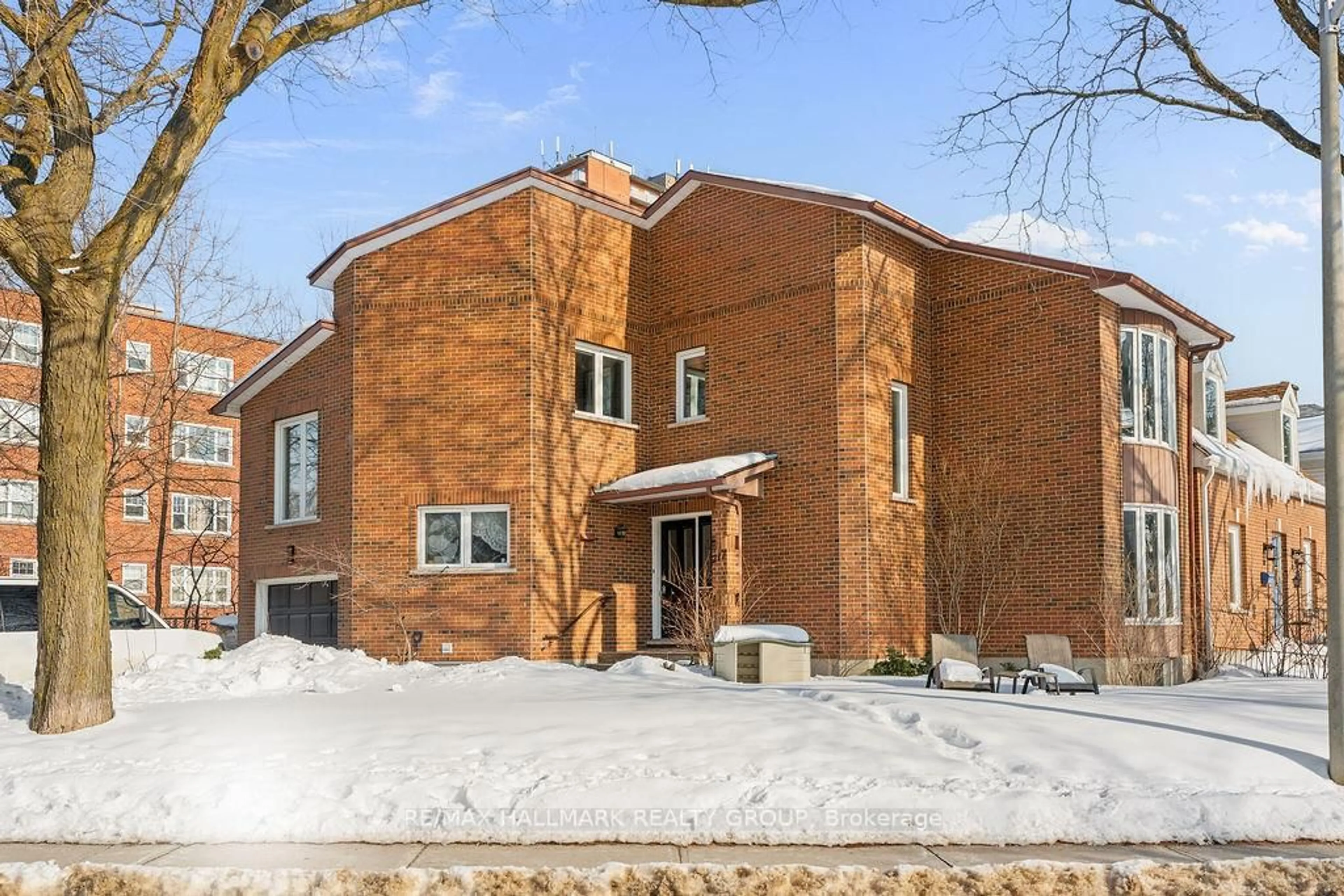 Home with brick exterior material, building for 217 Dovercourt Ave, Ottawa Ontario K1Z 7H3