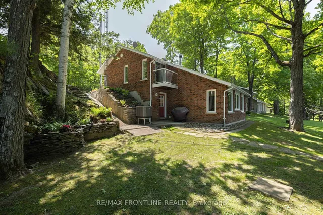 1047 Country Lane, Frontenac 2