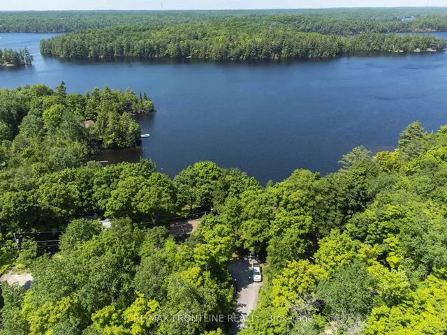 1047 Country Lane, Frontenac 4