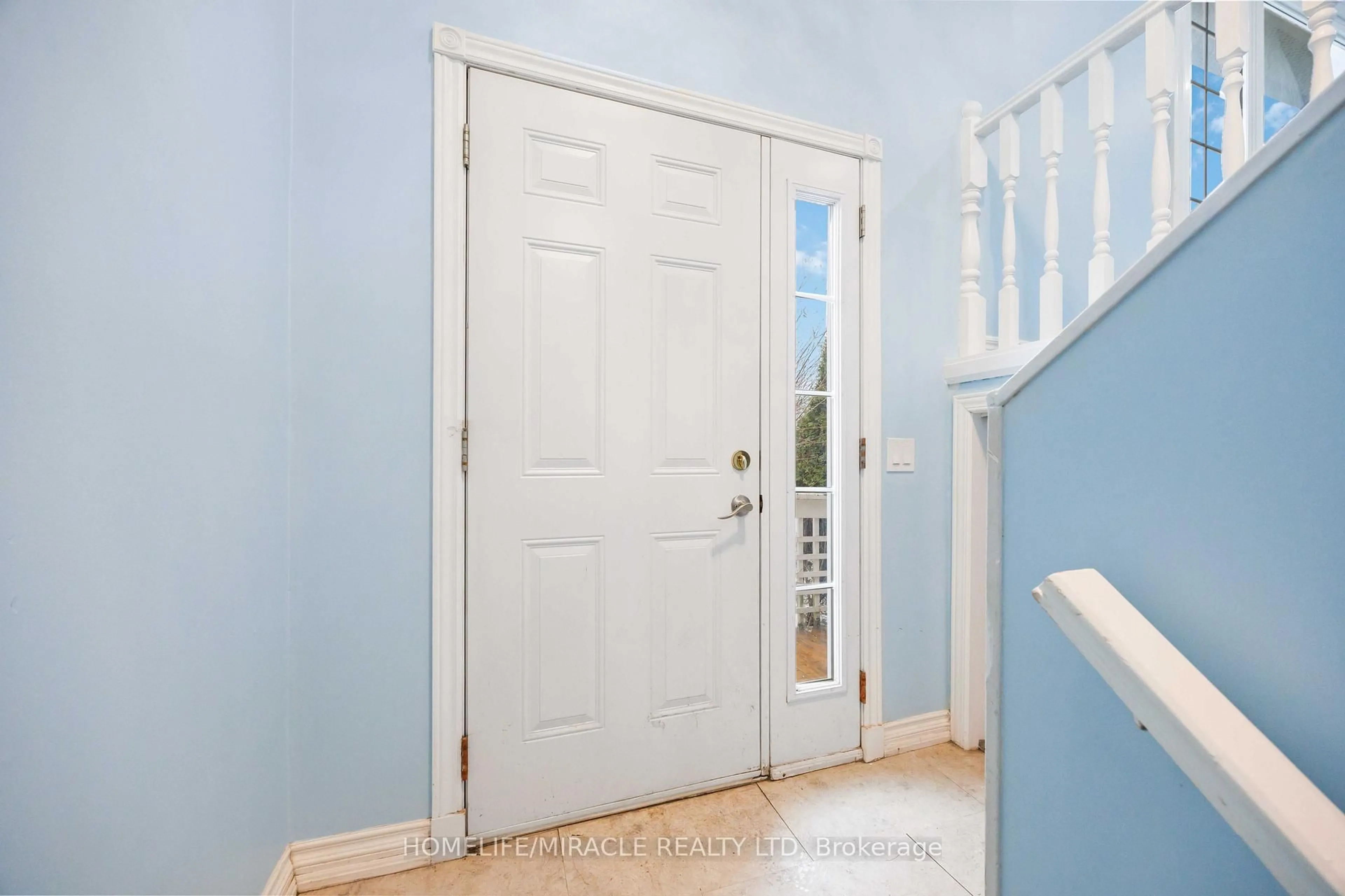 Indoor entryway for 839 Mountain Ash Rd, Peterborough Ontario K9J 8K2