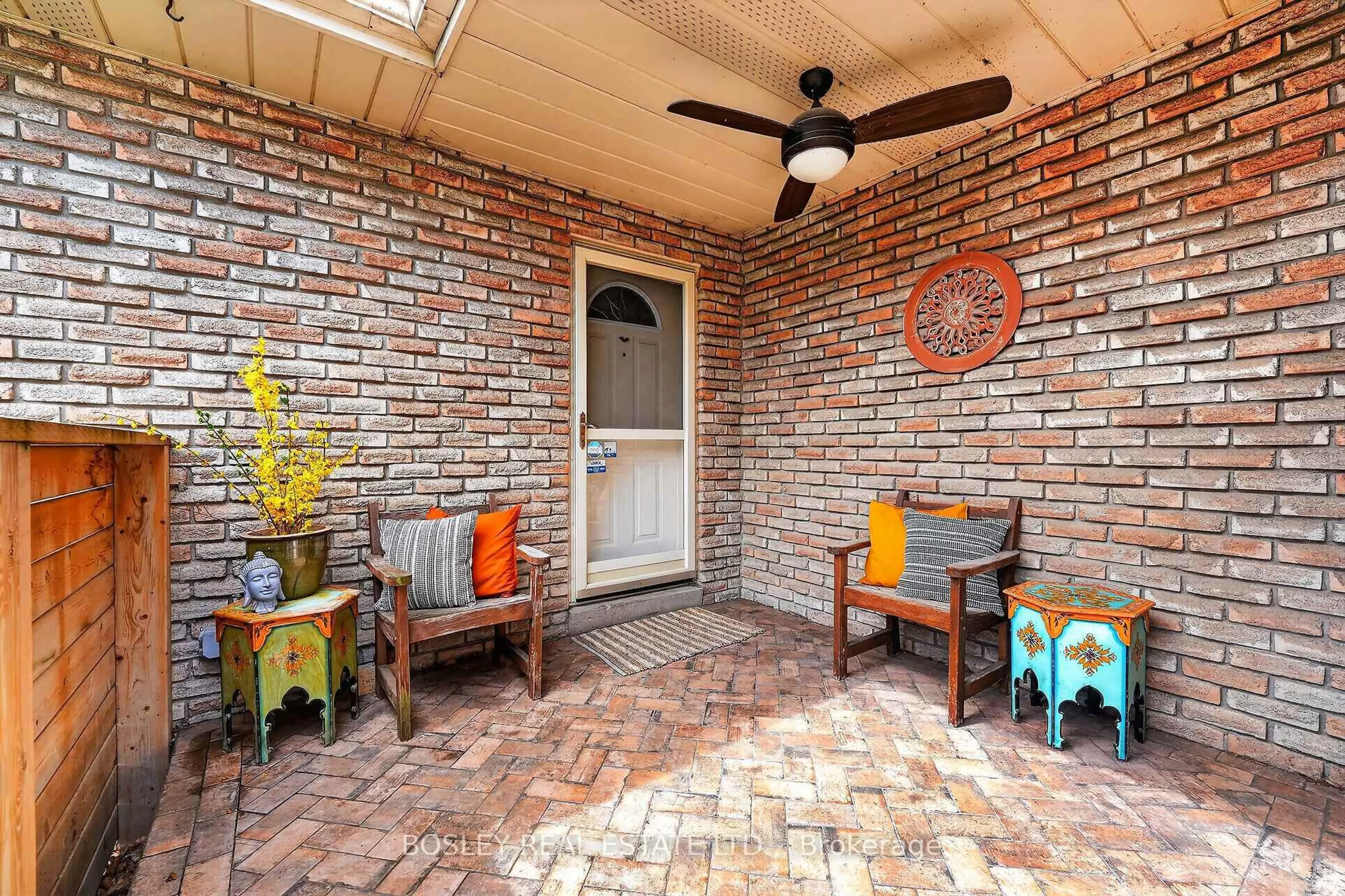 Patio, street for 561 King St, Niagara-on-the-Lake Ontario L0S 1J0