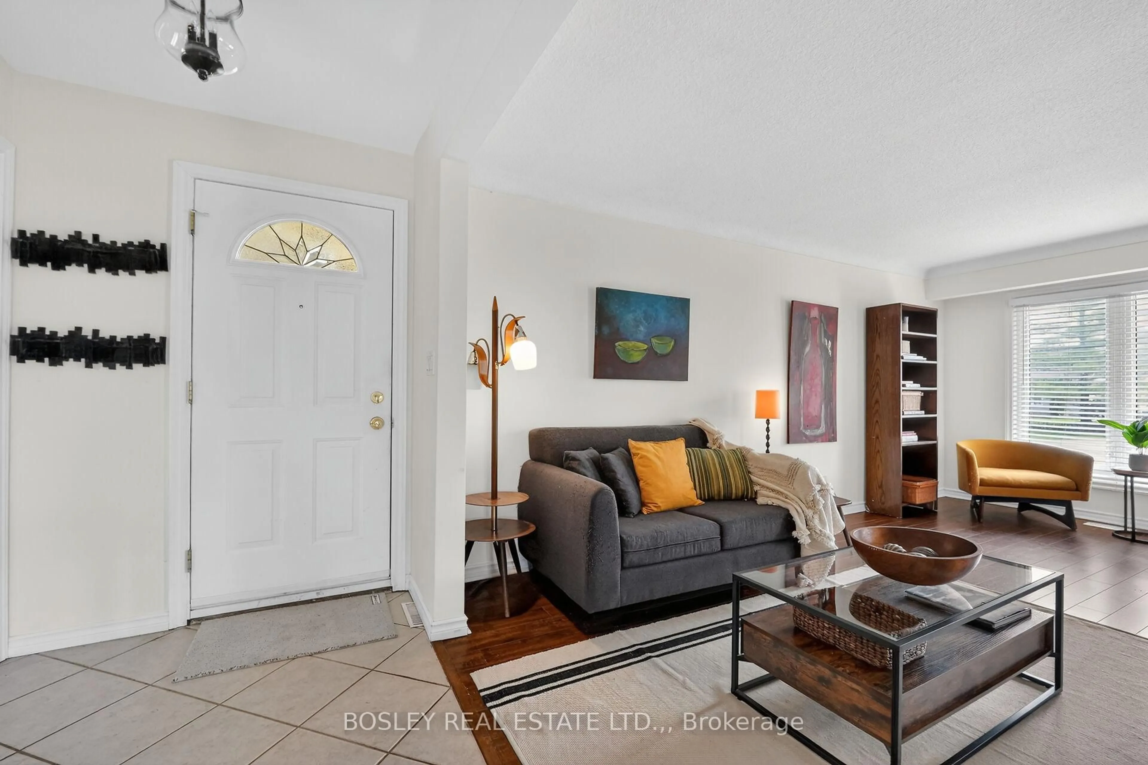 Living room with furniture, ceramic/tile floor for 561 King St, Niagara-on-the-Lake Ontario L0S 1J0