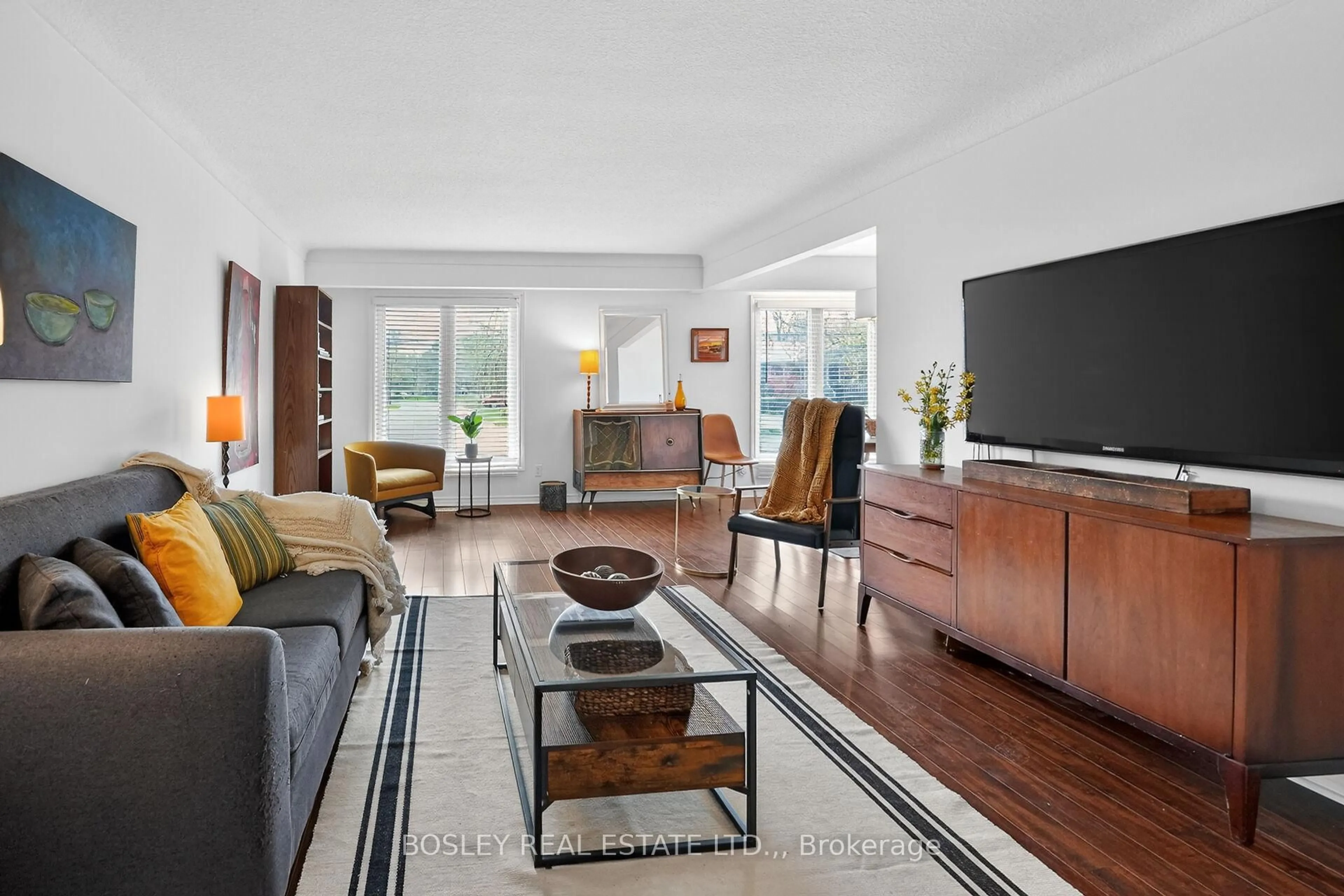 Living room with furniture, unknown for 561 King St, Niagara-on-the-Lake Ontario L0S 1J0