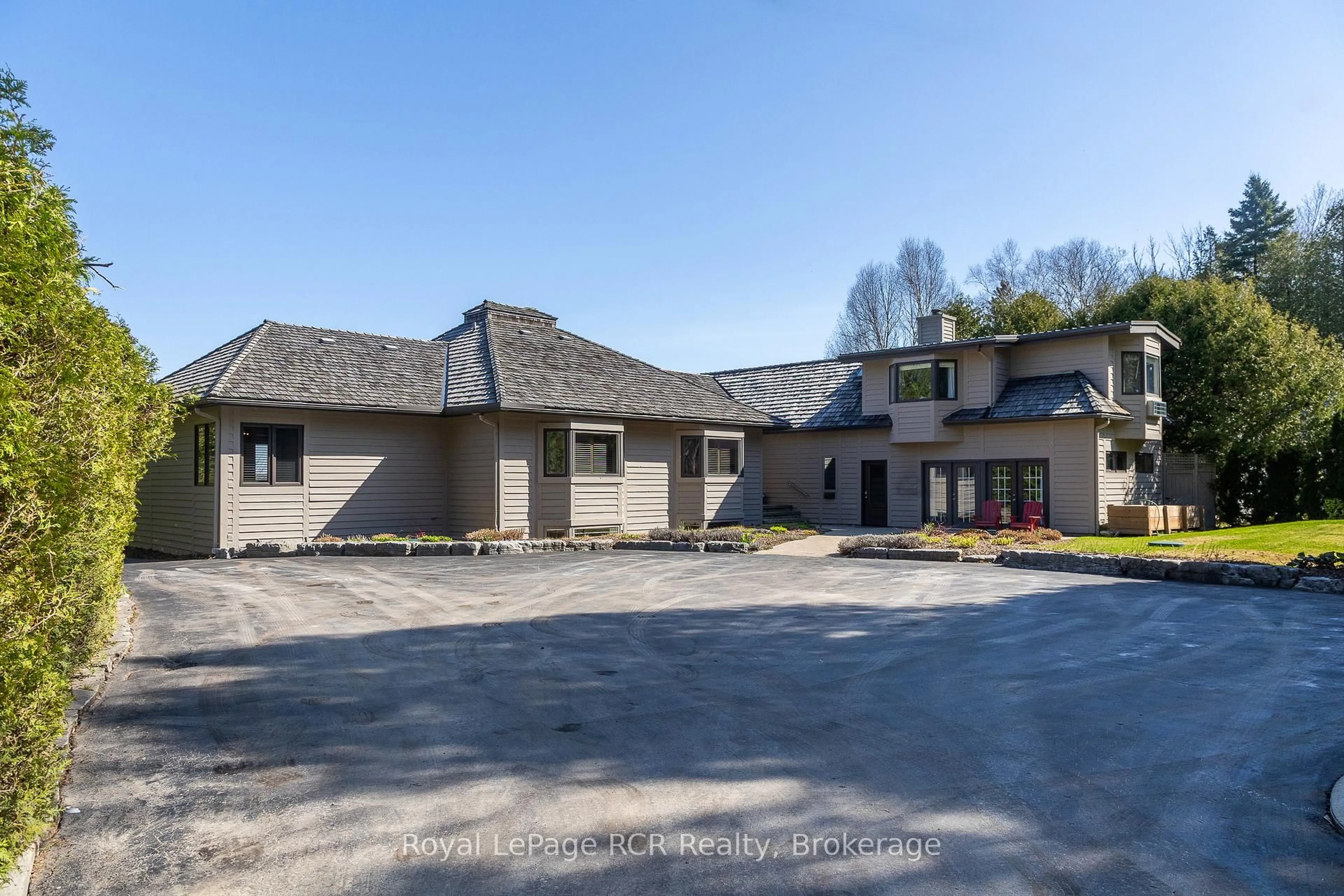 A pic from outside/outdoor area/front of a property/back of a property/a pic from drone, building for 139 South Shores Rd, Grey Highlands Ontario N0C 1E0